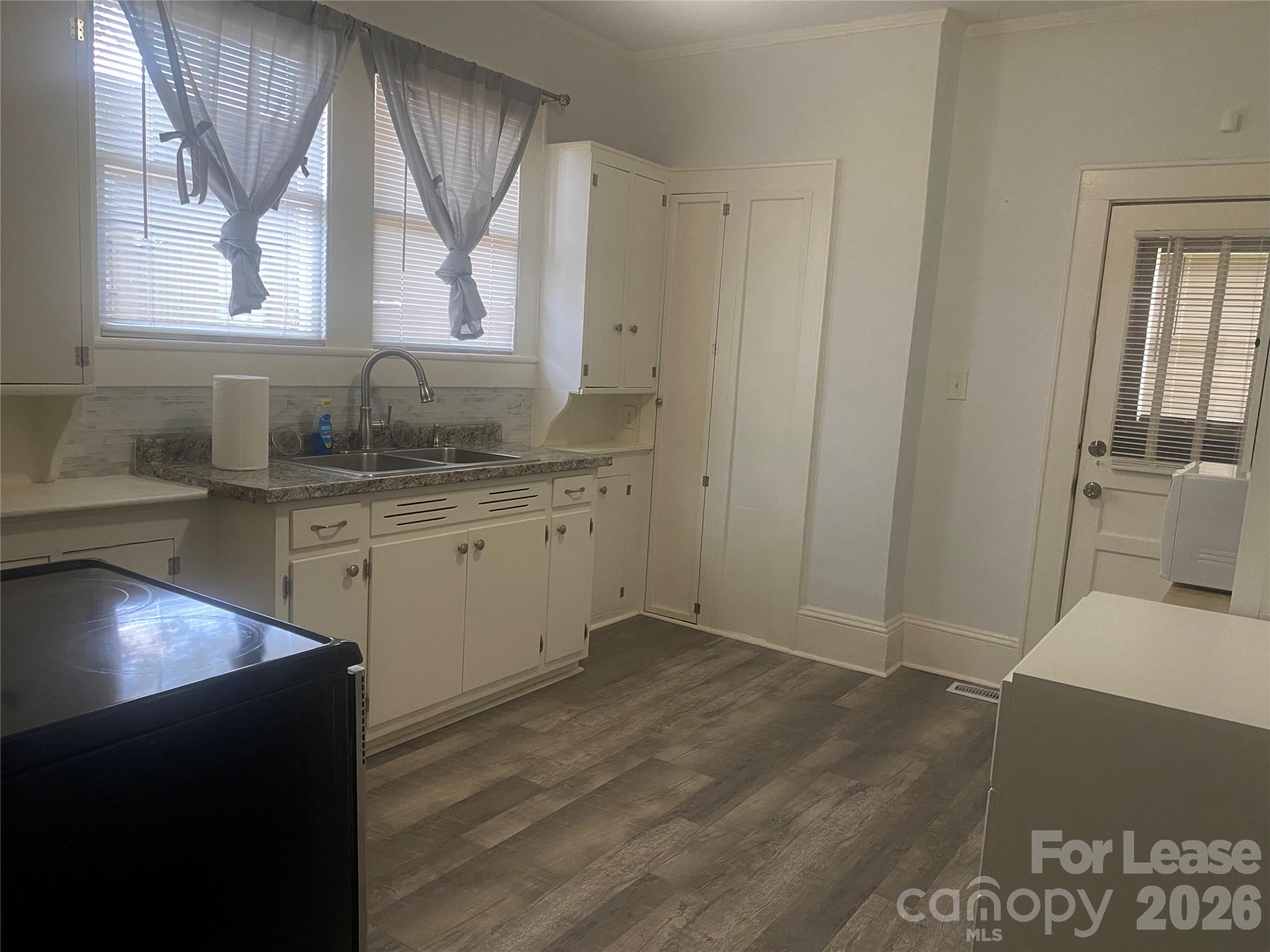 111 N York Street Property Photo 10