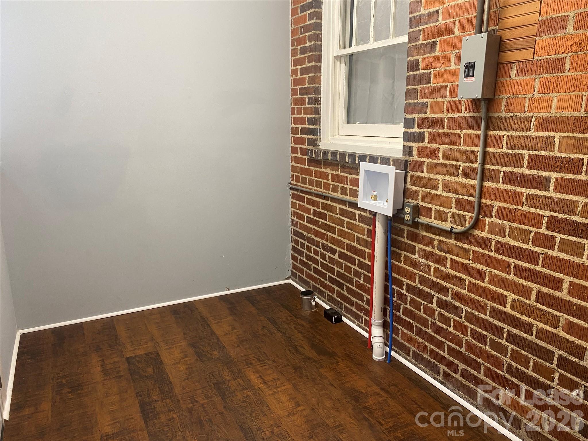 111 N York Street Property Photo 14