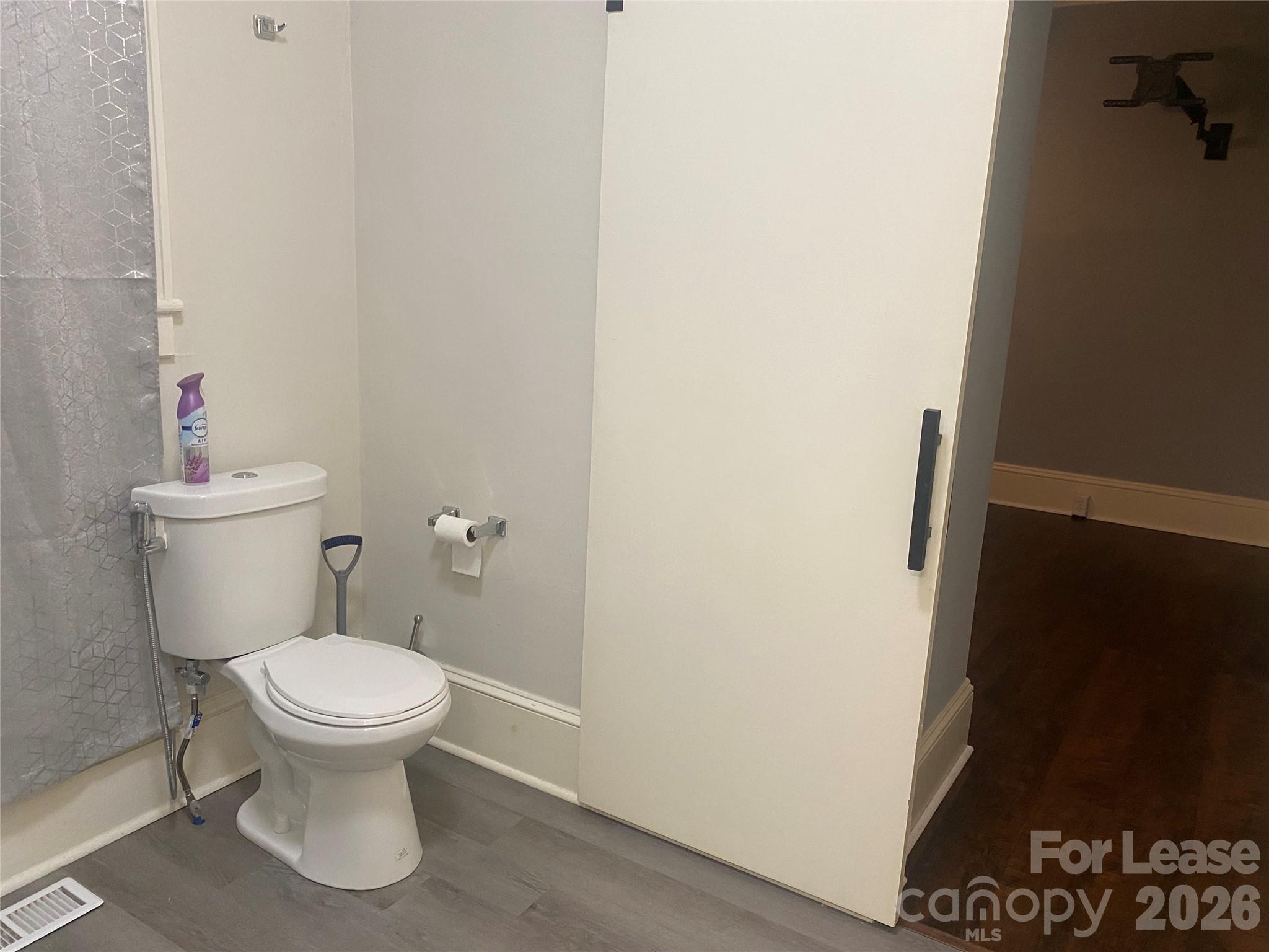111 N York Street Property Photo 15