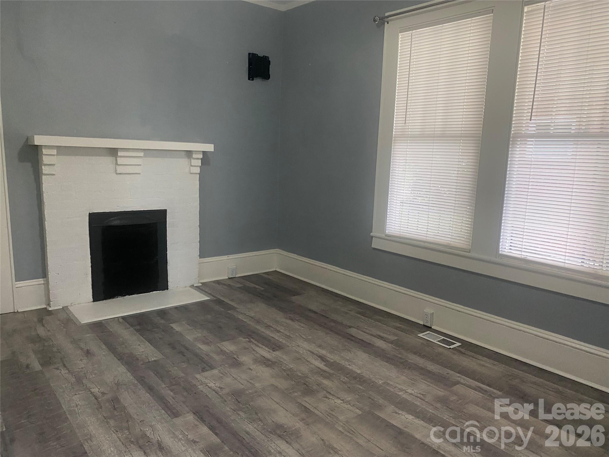 111 N York Street Property Photo 24