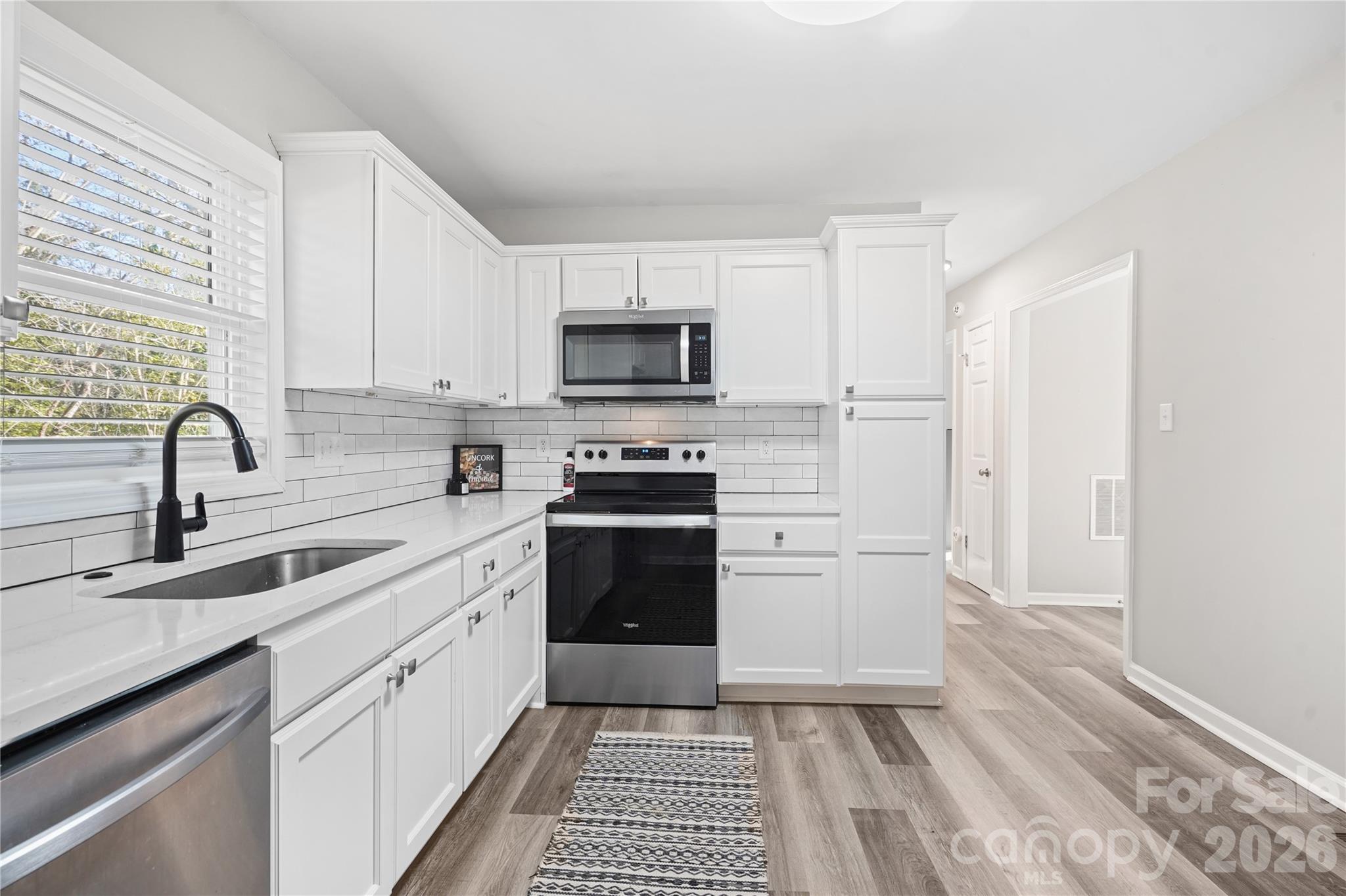 624 Dundeen Drive Property Photo 1