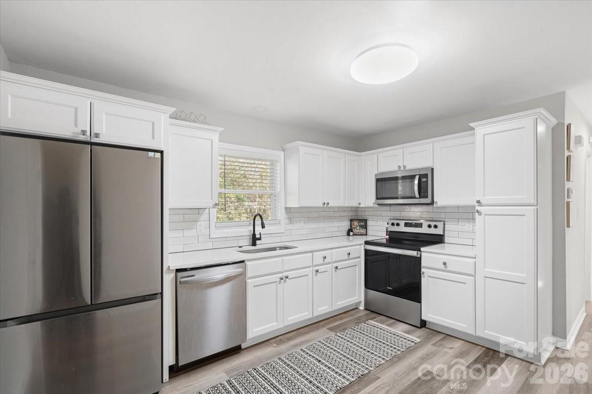 624 Dundeen Drive Property Photo 6
