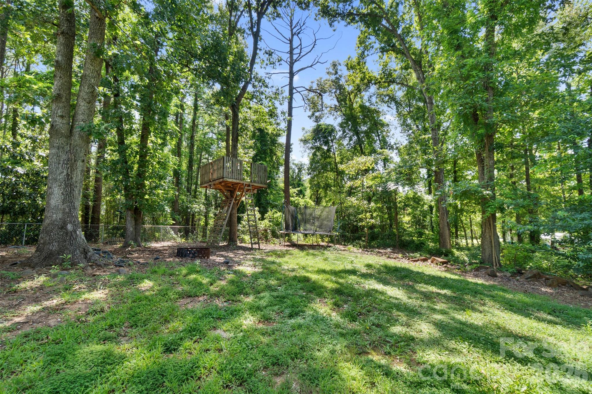 302 Nottingham Way Property Photo 6