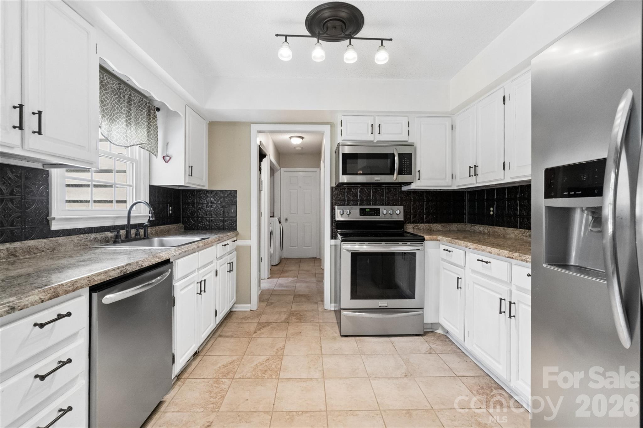 302 Nottingham Way Property Photo 11