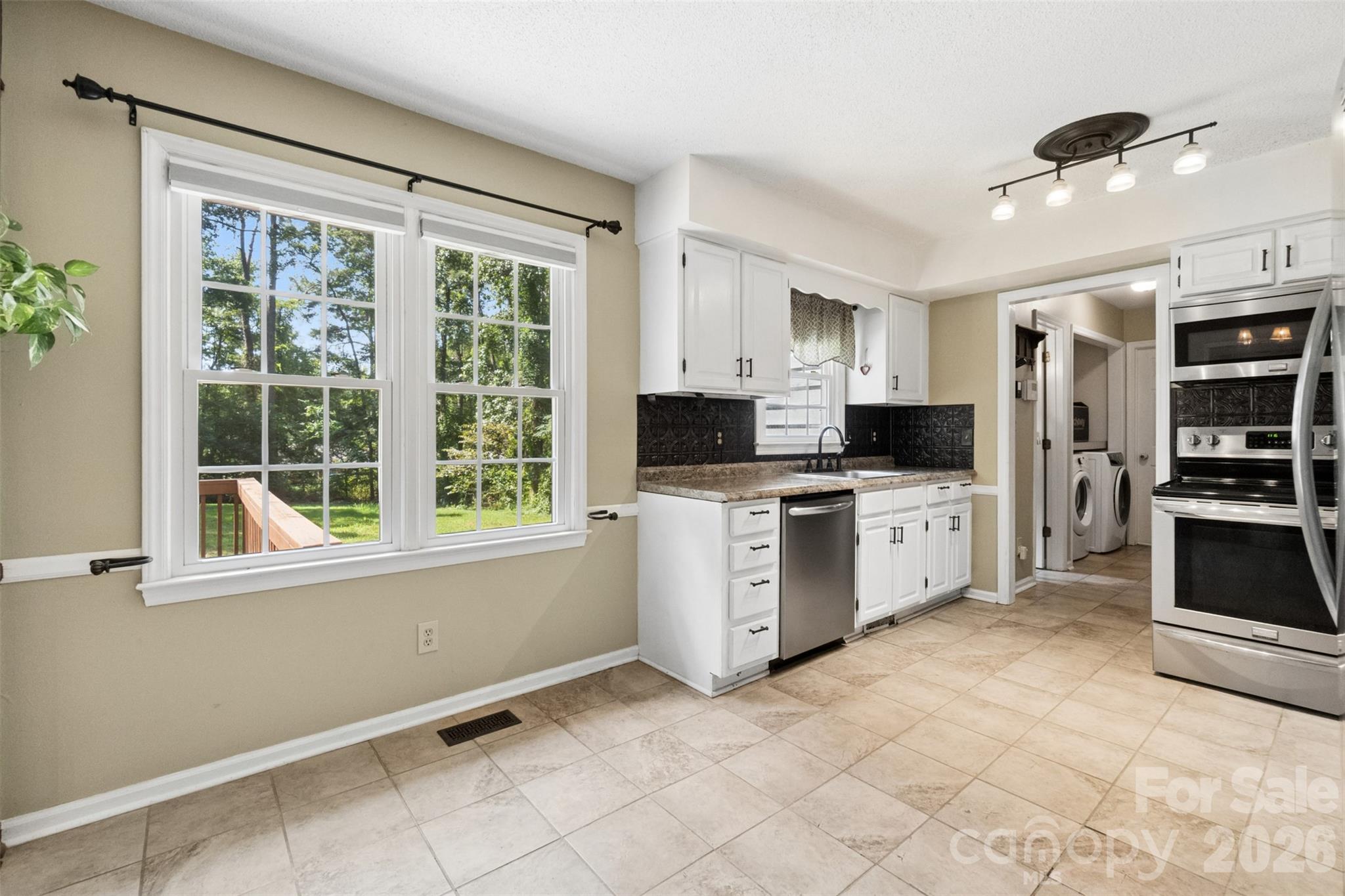 302 Nottingham Way Property Photo 12