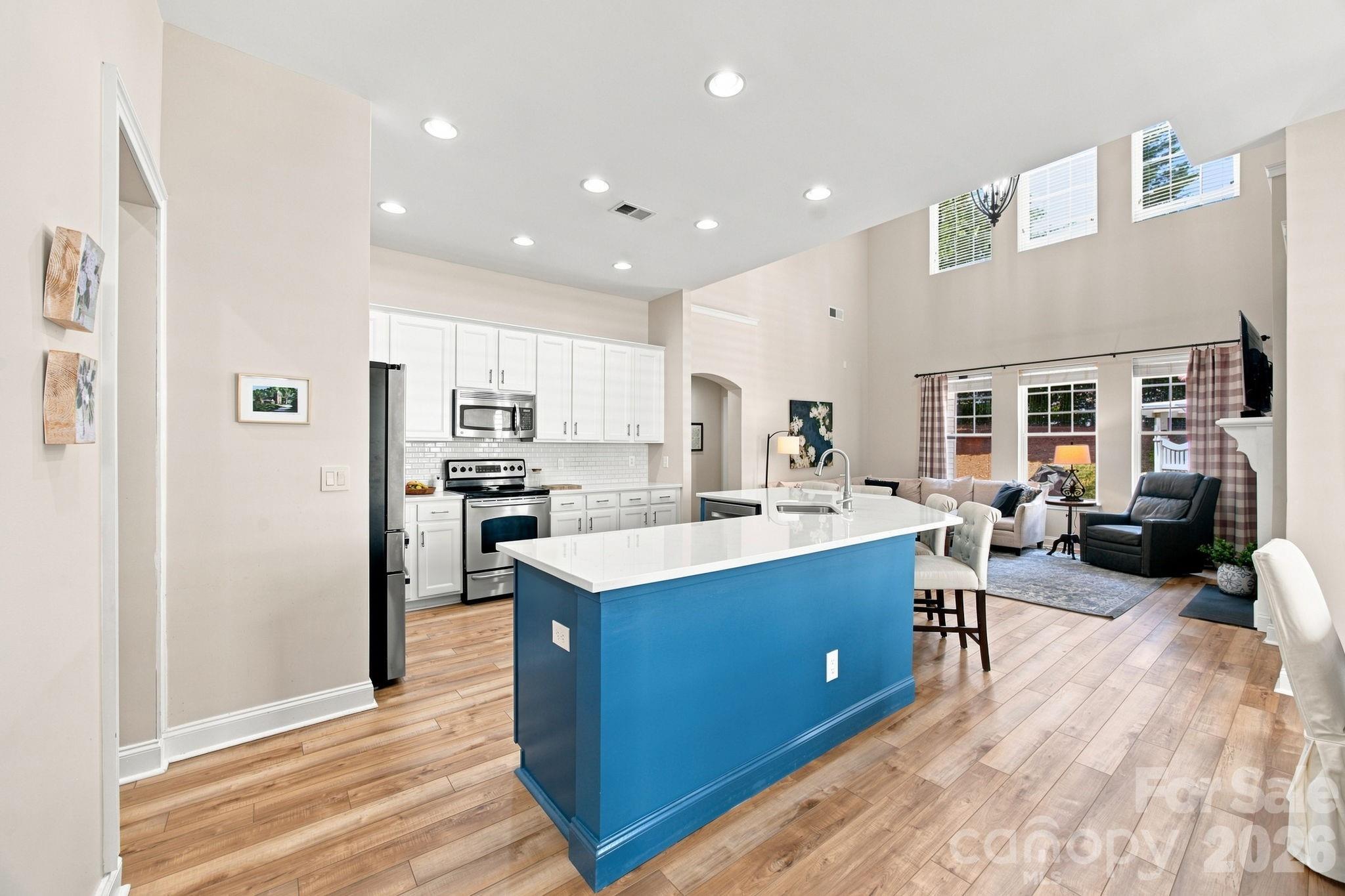 8025 Cottsbrooke Drive Property Photo 11