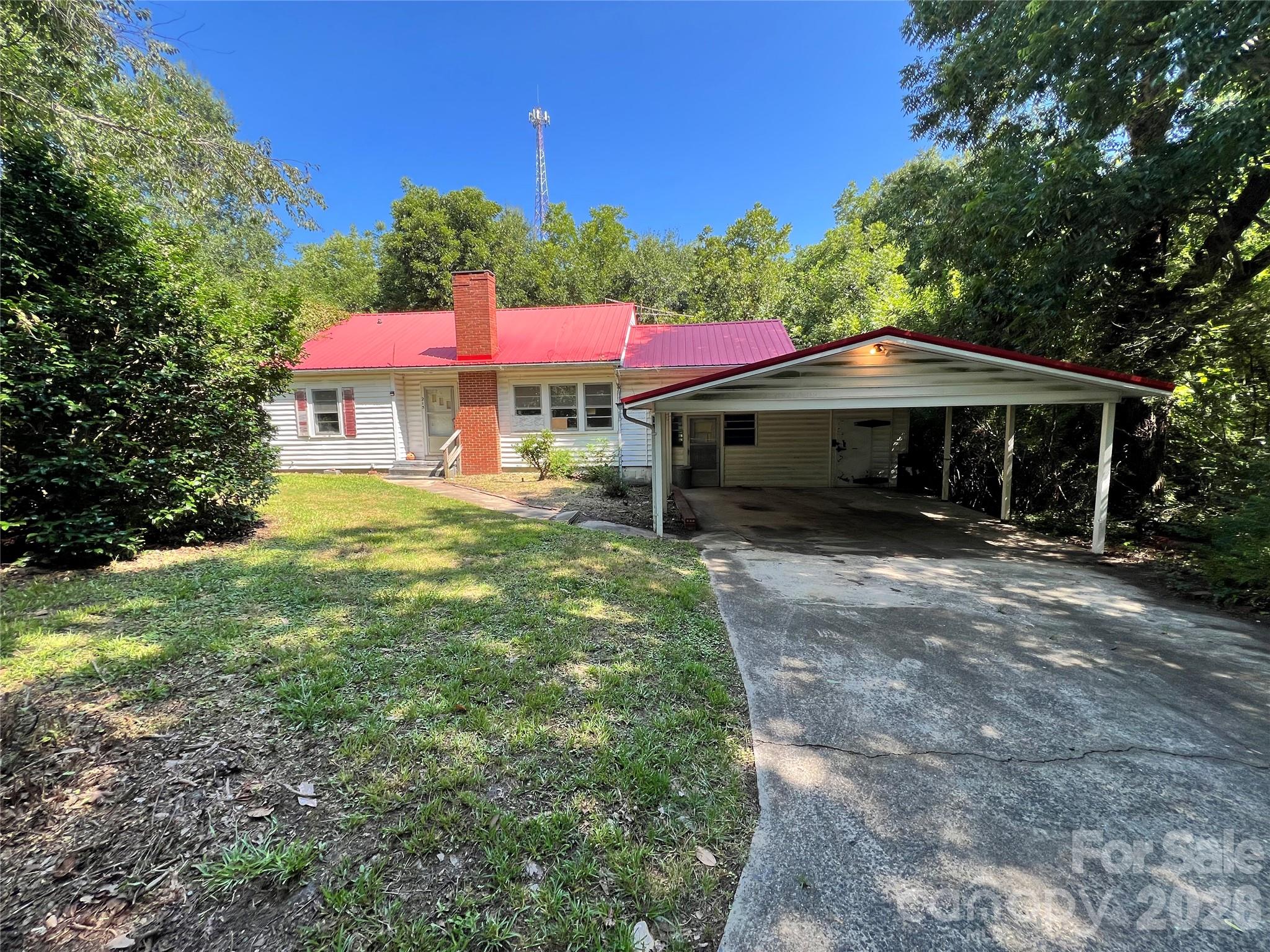 215 Factory Street Property Photo 2