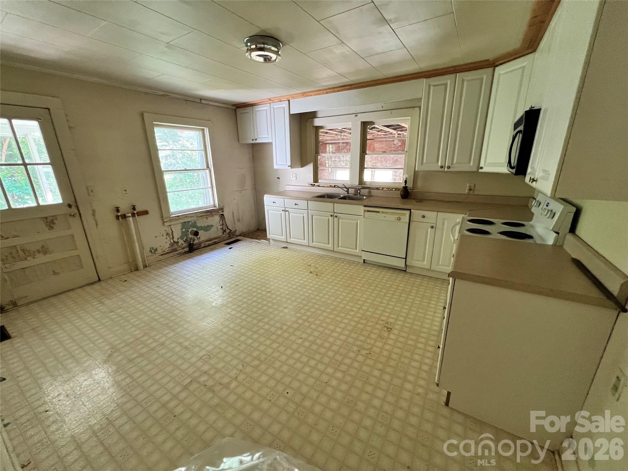 215 Factory Street Property Photo 7