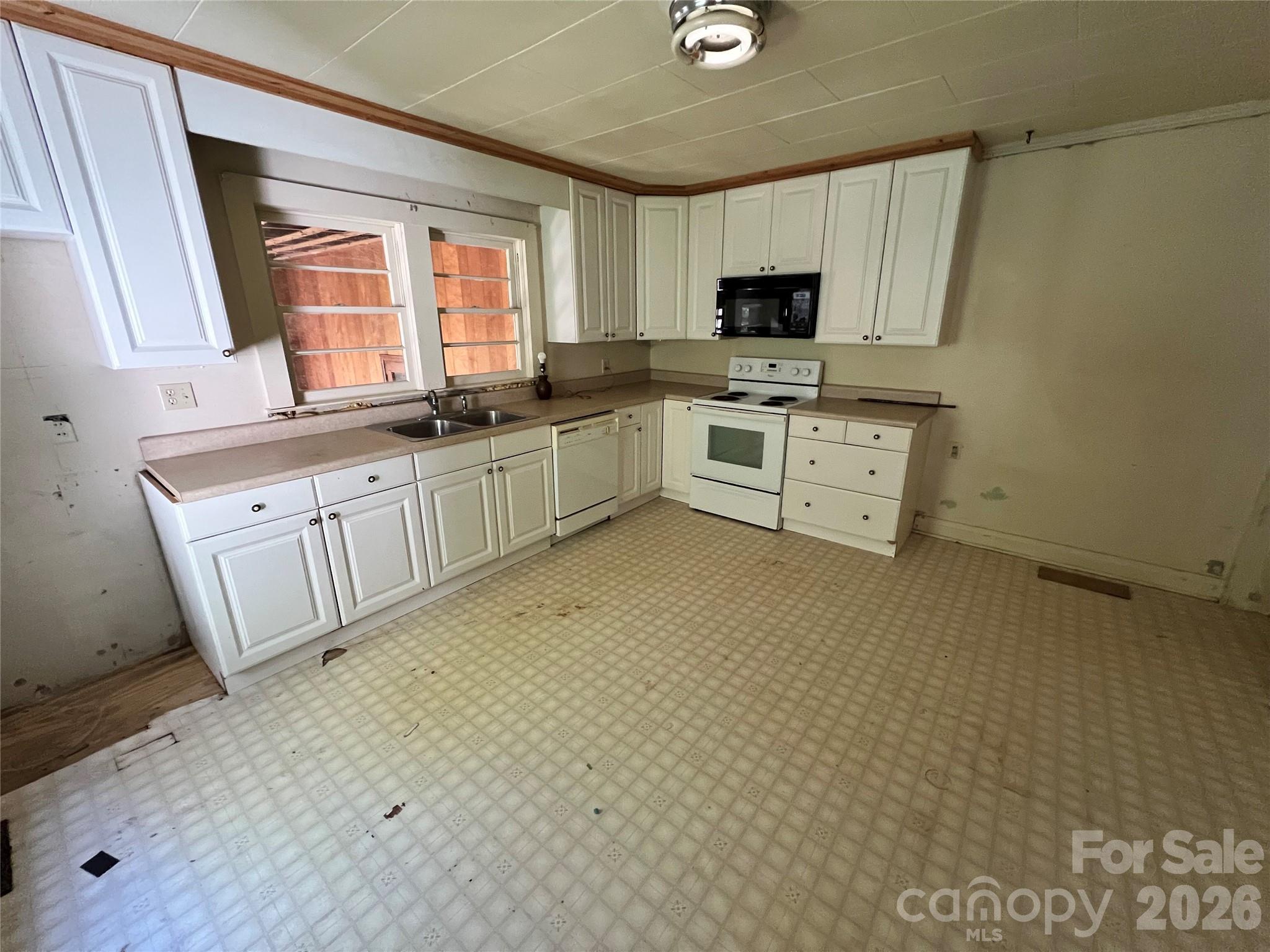 215 Factory Street Property Photo 8