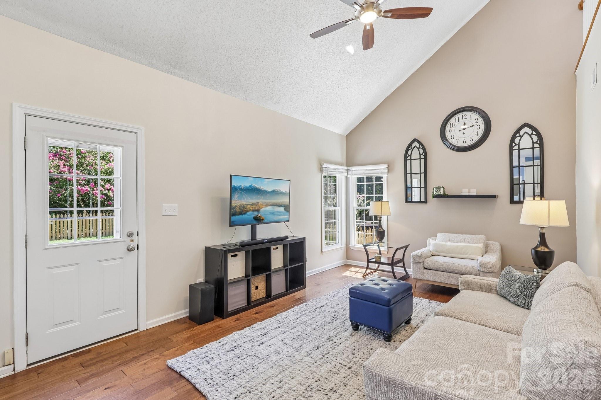 8504 Tamarron Drive Property Photo 10
