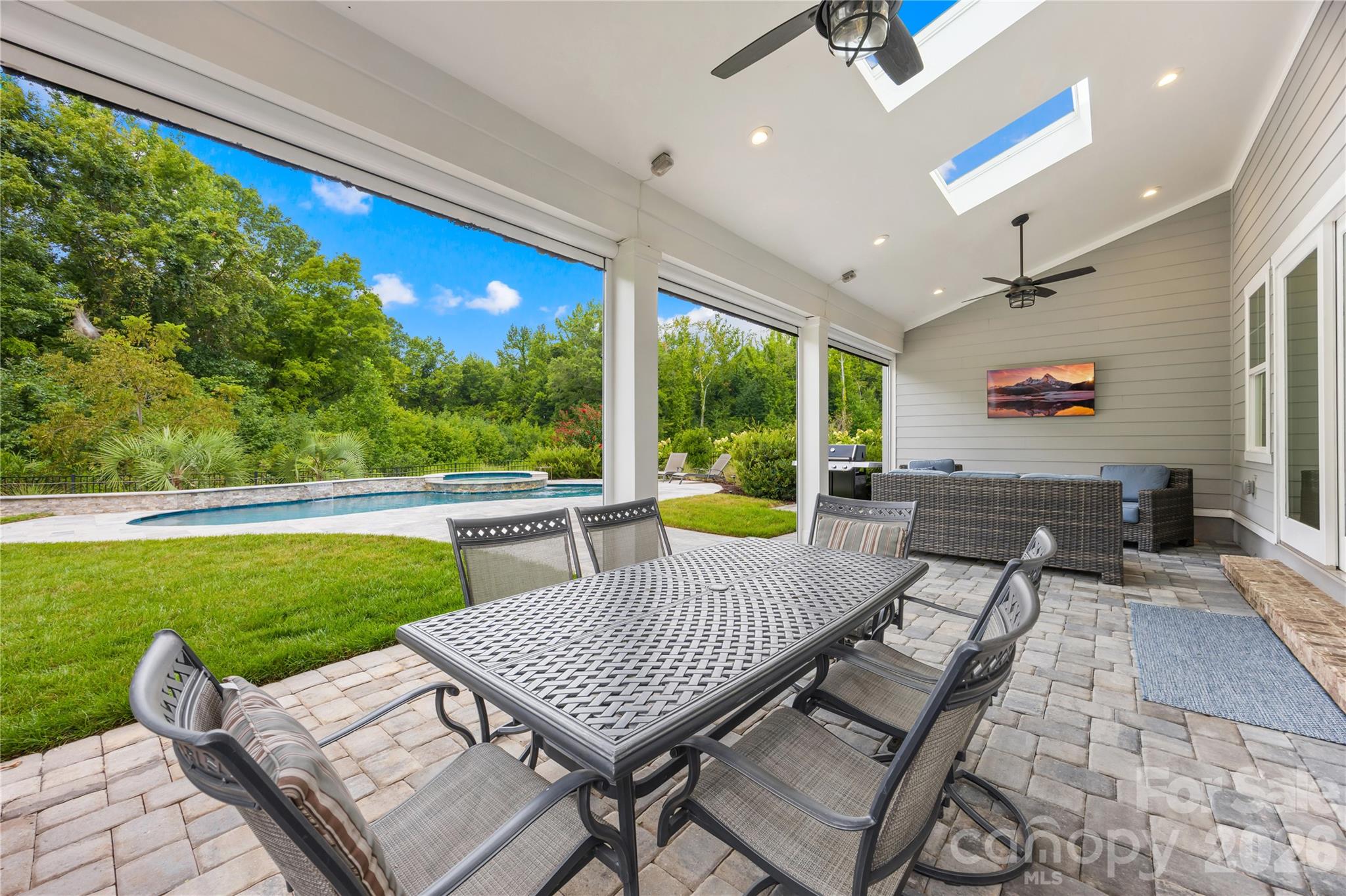 1858 Trotting Circle Property Photo 4