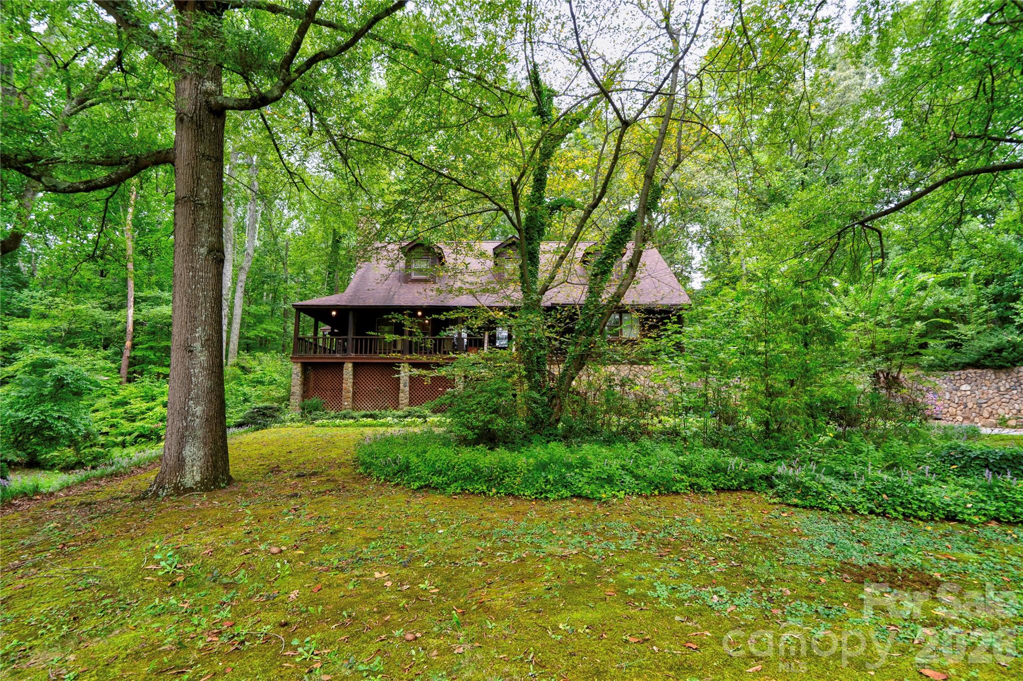 812 Southridge Drive Property Photo 1