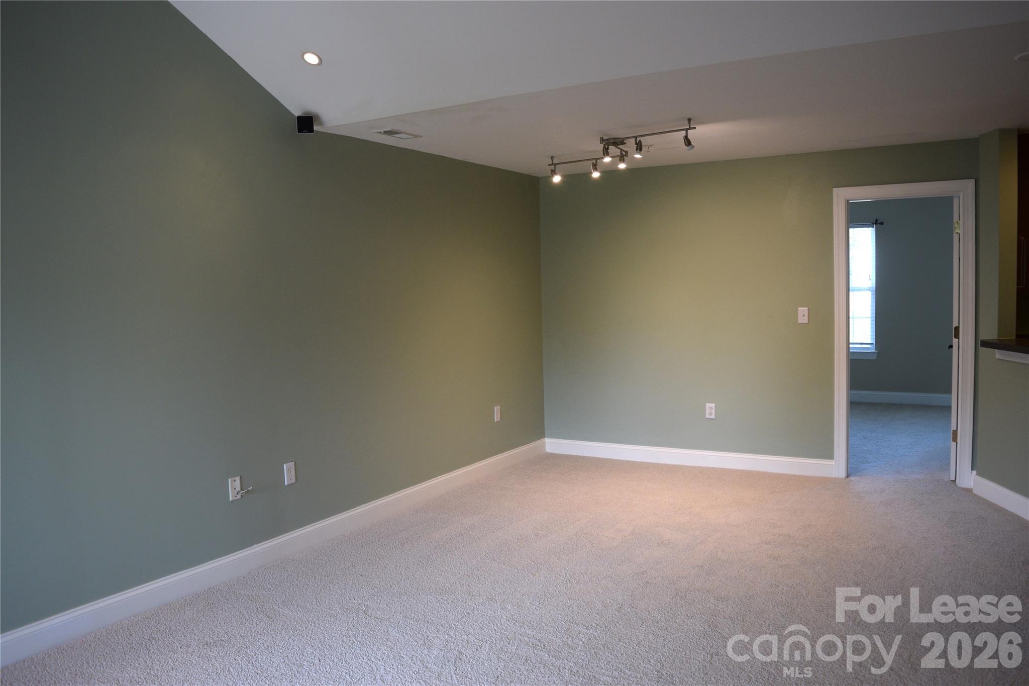 6321 Park Creek Drive Property Photo 11