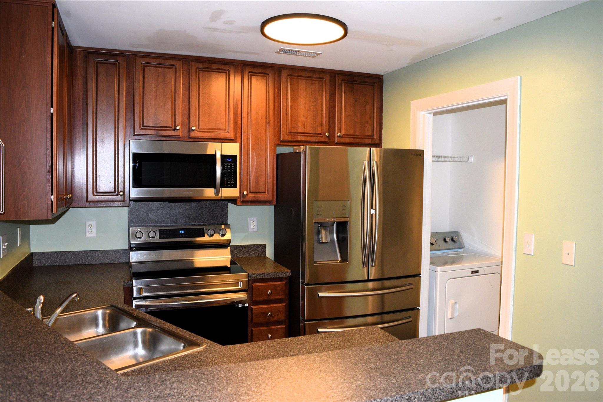 6321 Park Creek Drive Property Photo 16