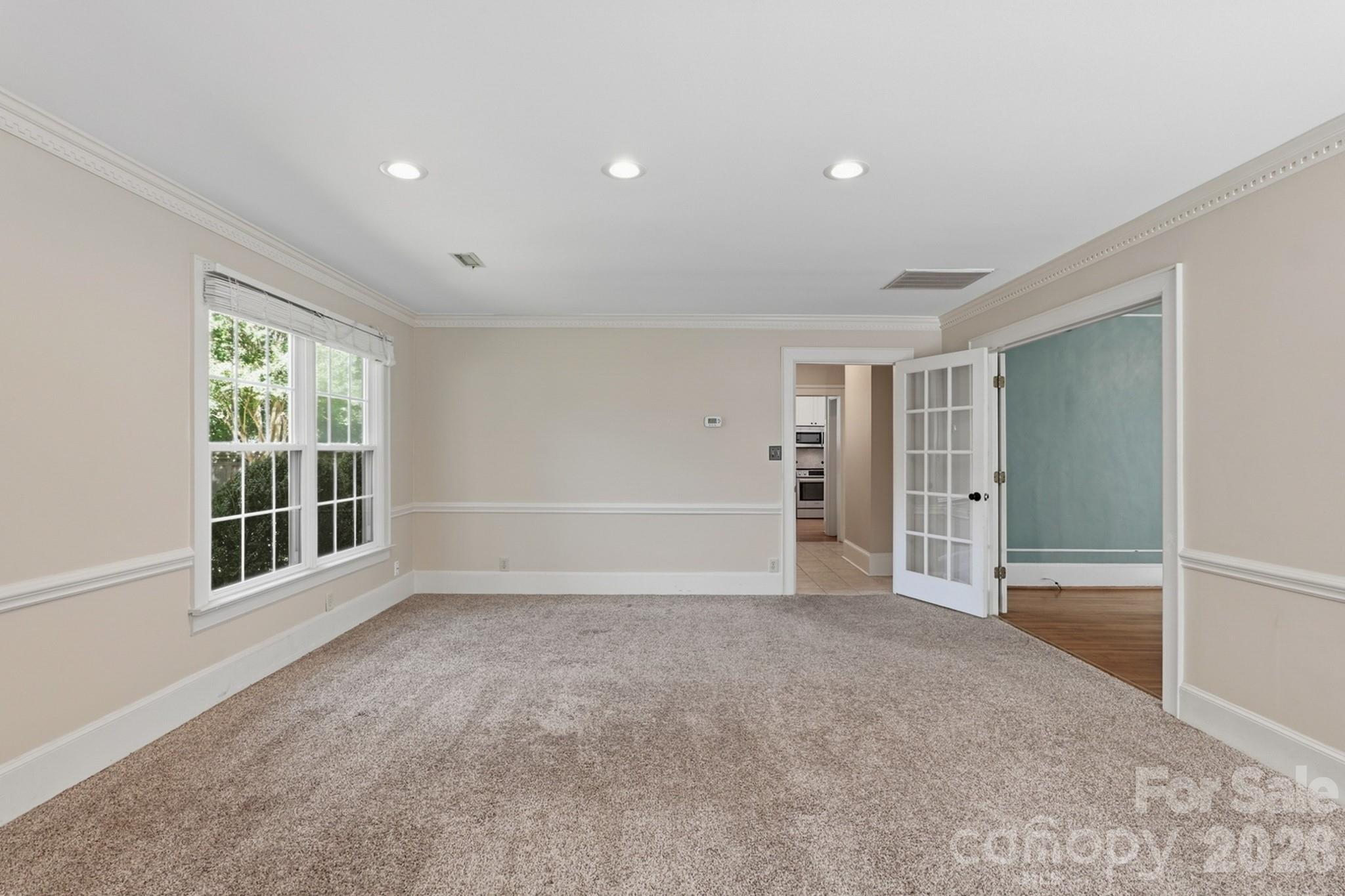 306 Union Street Property Photo 8