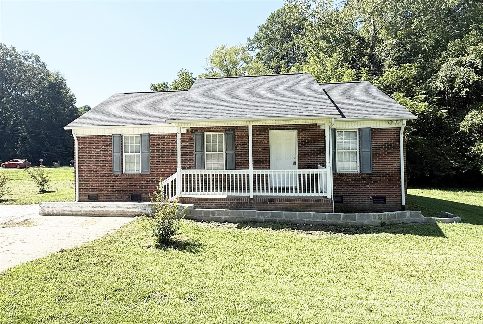 527 E Carpenter Street Property Photo 1