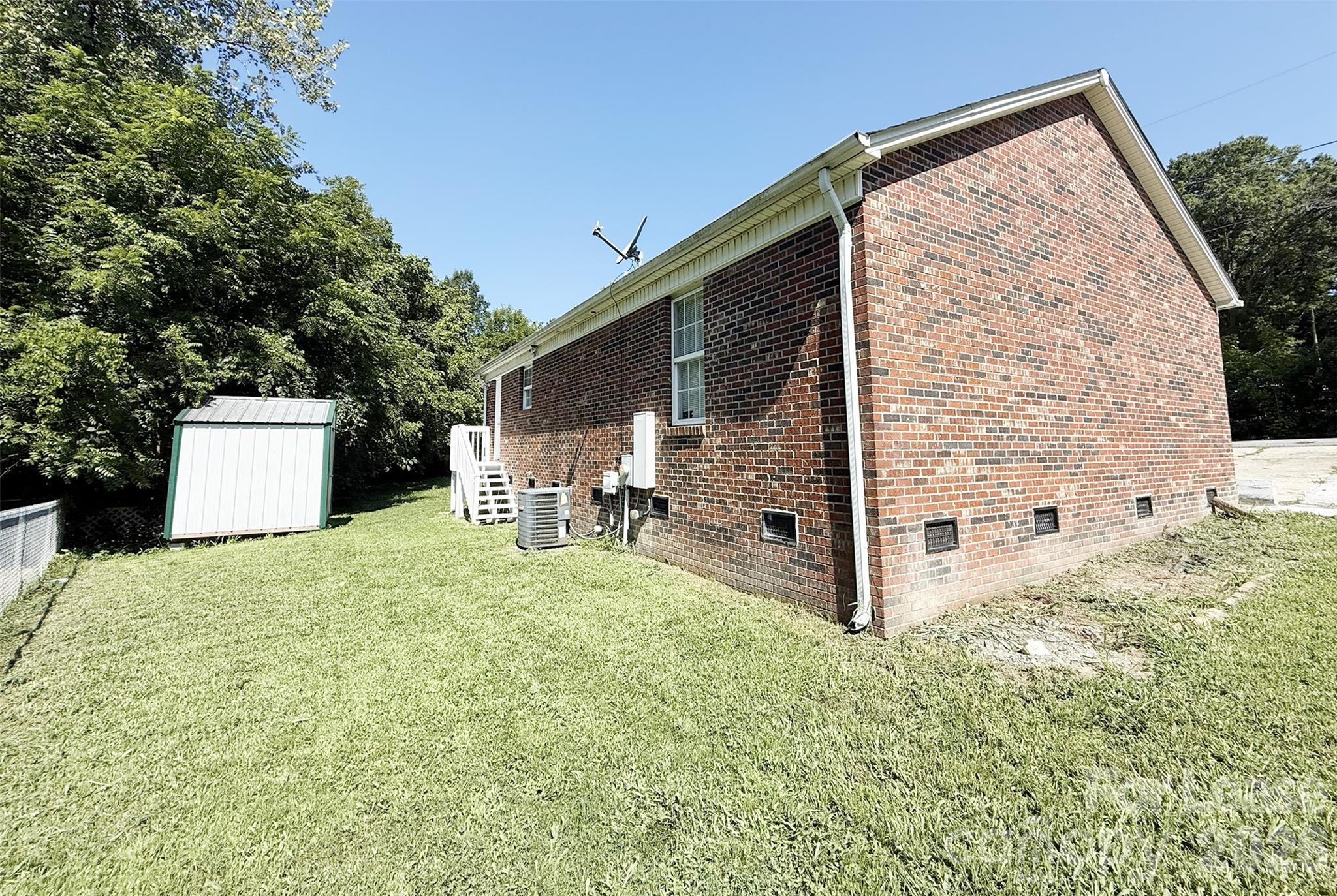 527 E Carpenter Street Property Photo 5
