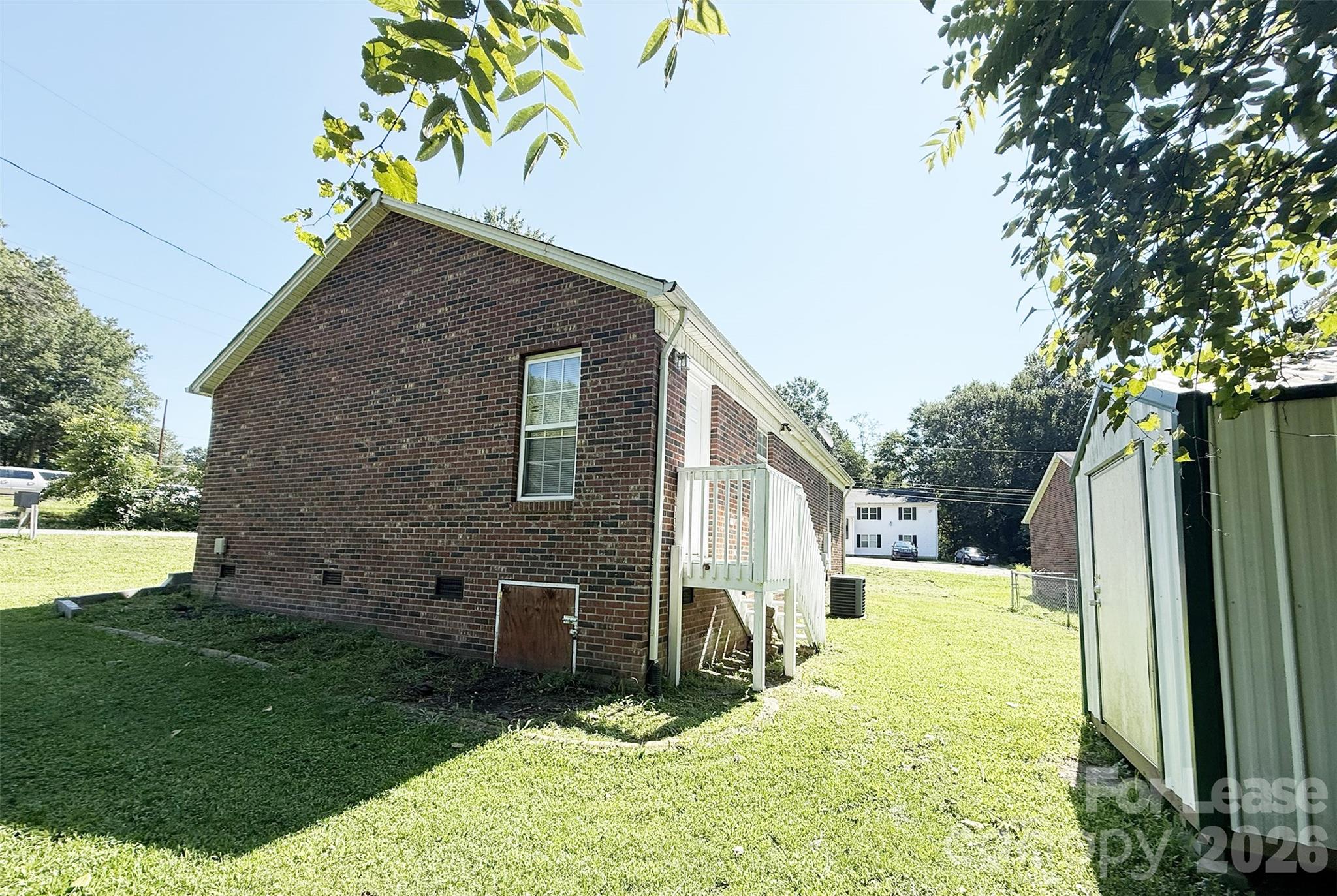 527 E Carpenter Street Property Photo 6