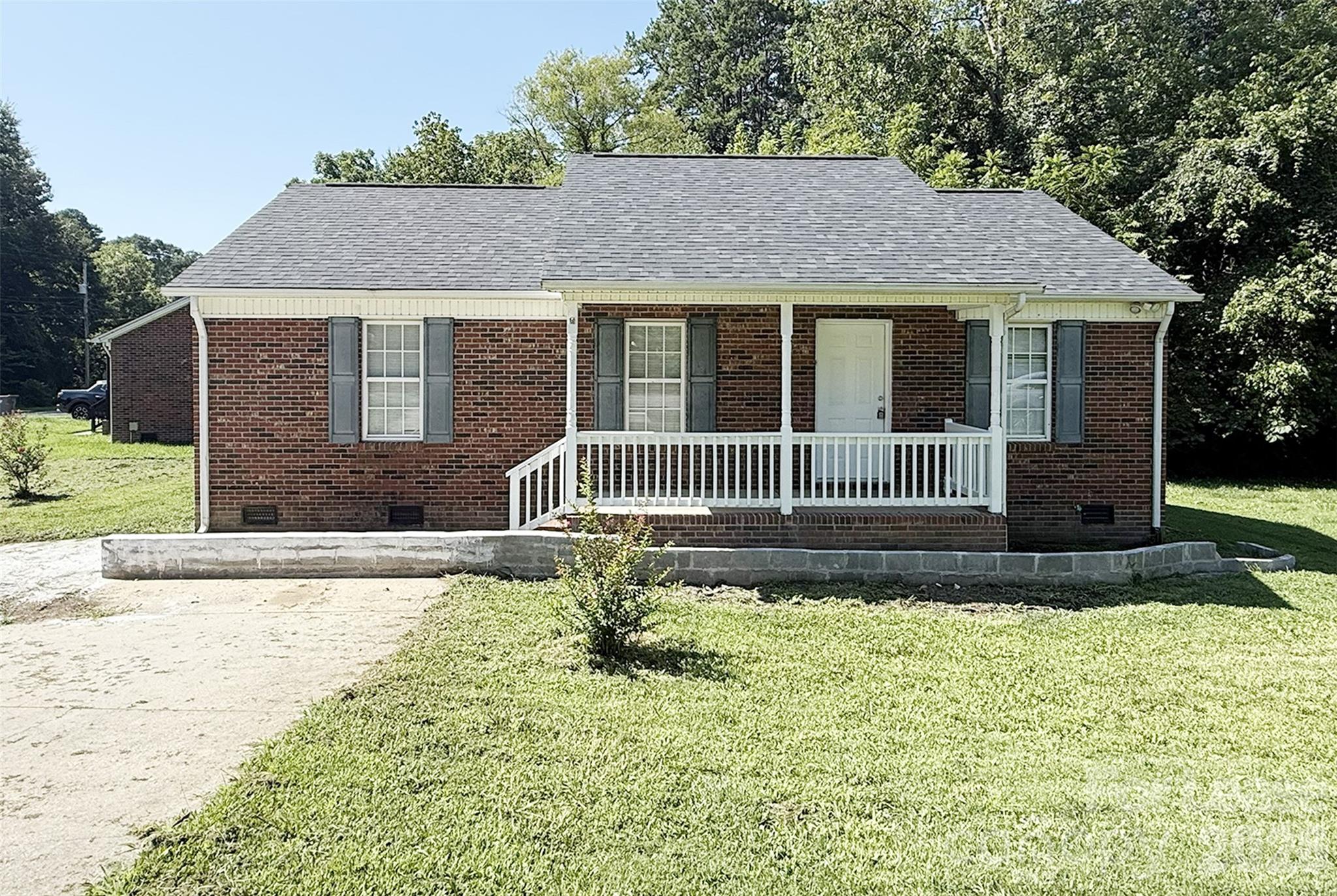 527 E Carpenter Street Property Photo 7