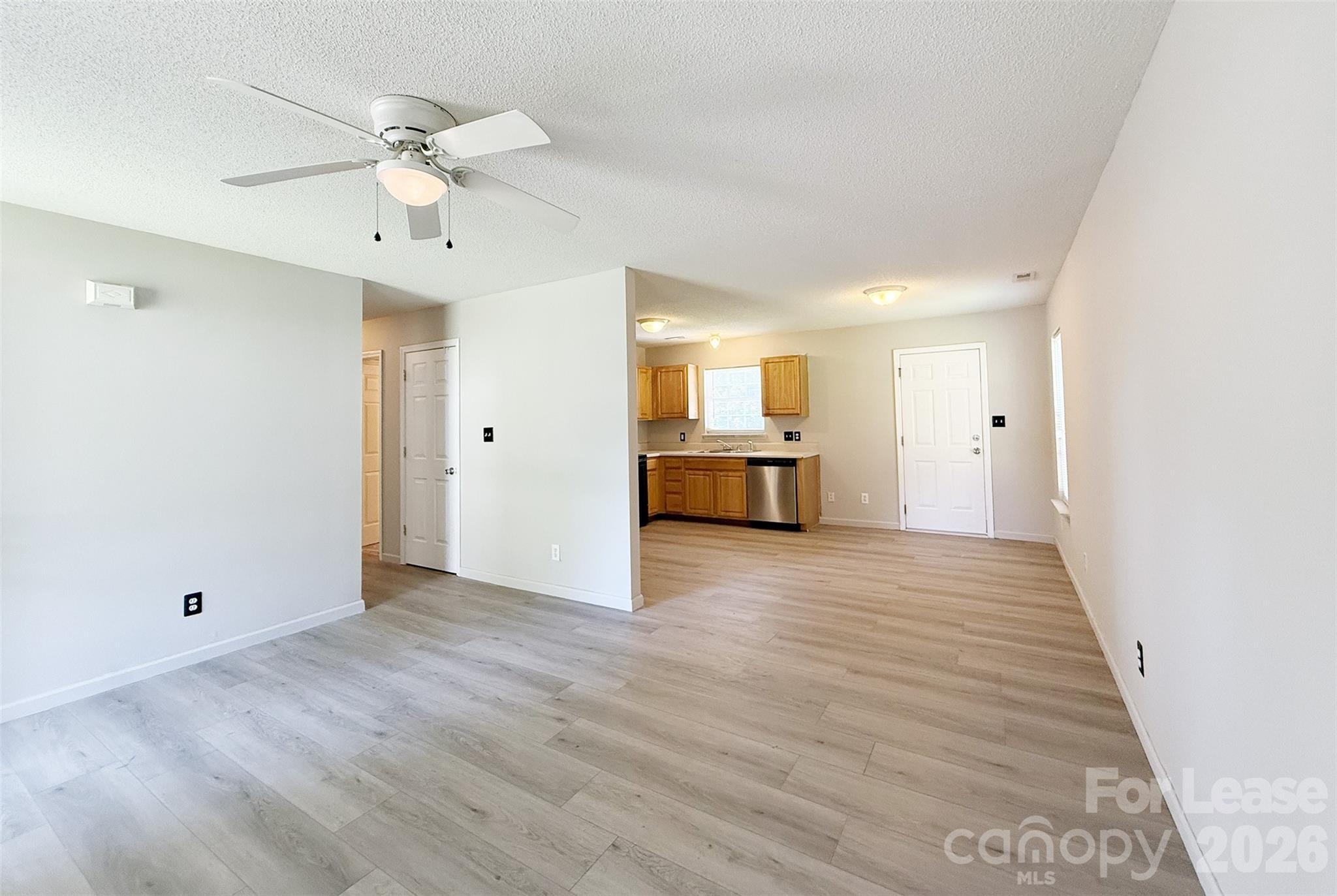 527 E Carpenter Street Property Photo 9
