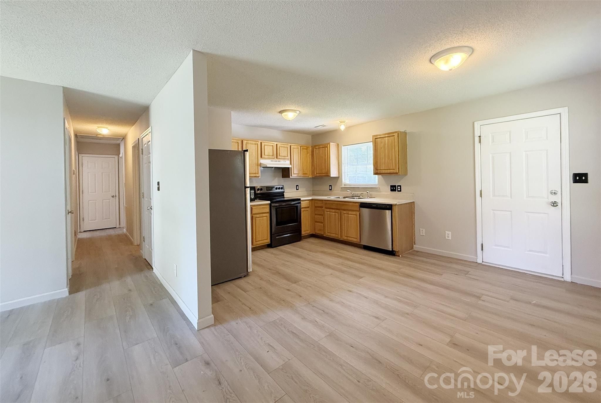 527 E Carpenter Street Property Photo 10