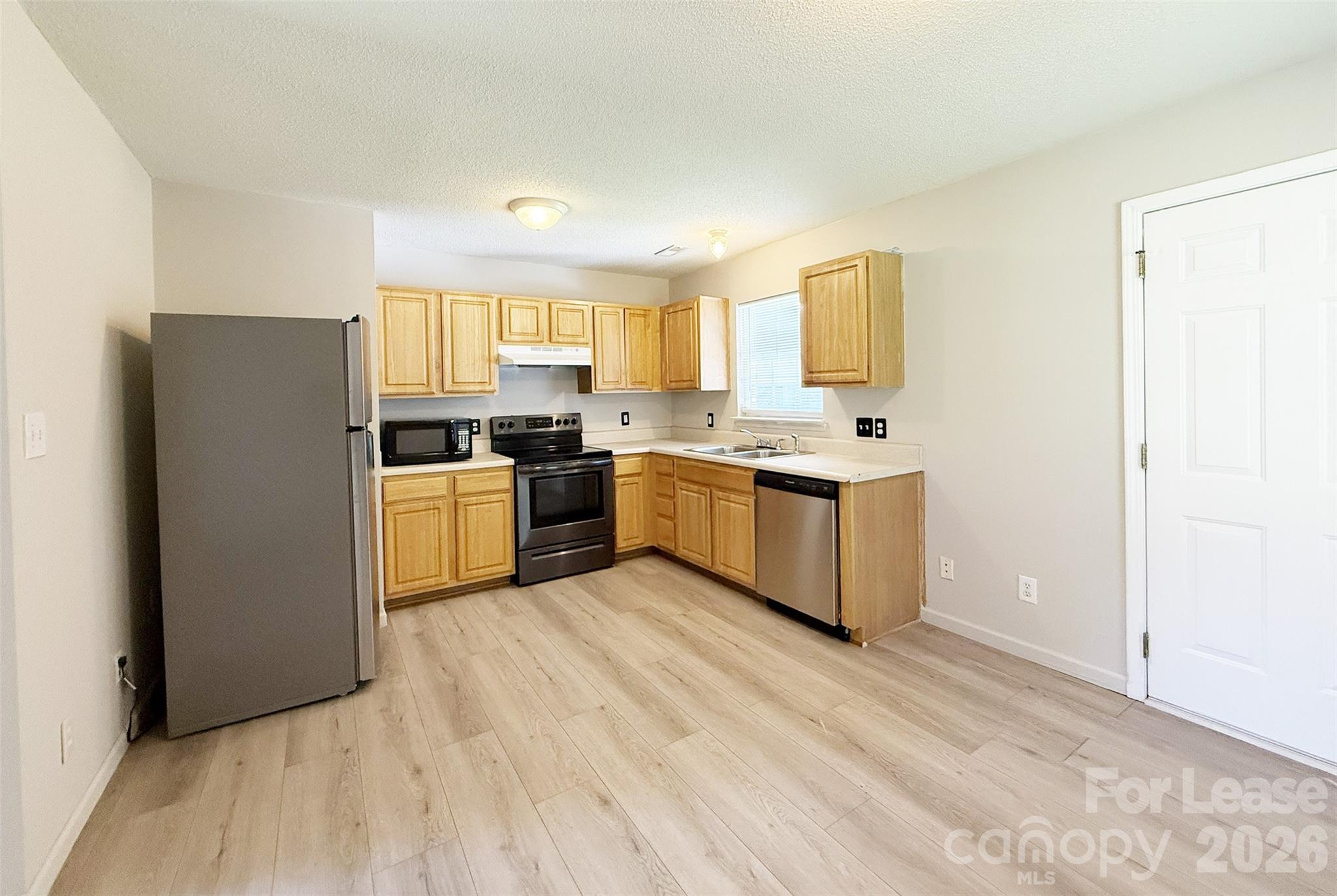 527 E Carpenter Street Property Photo 12