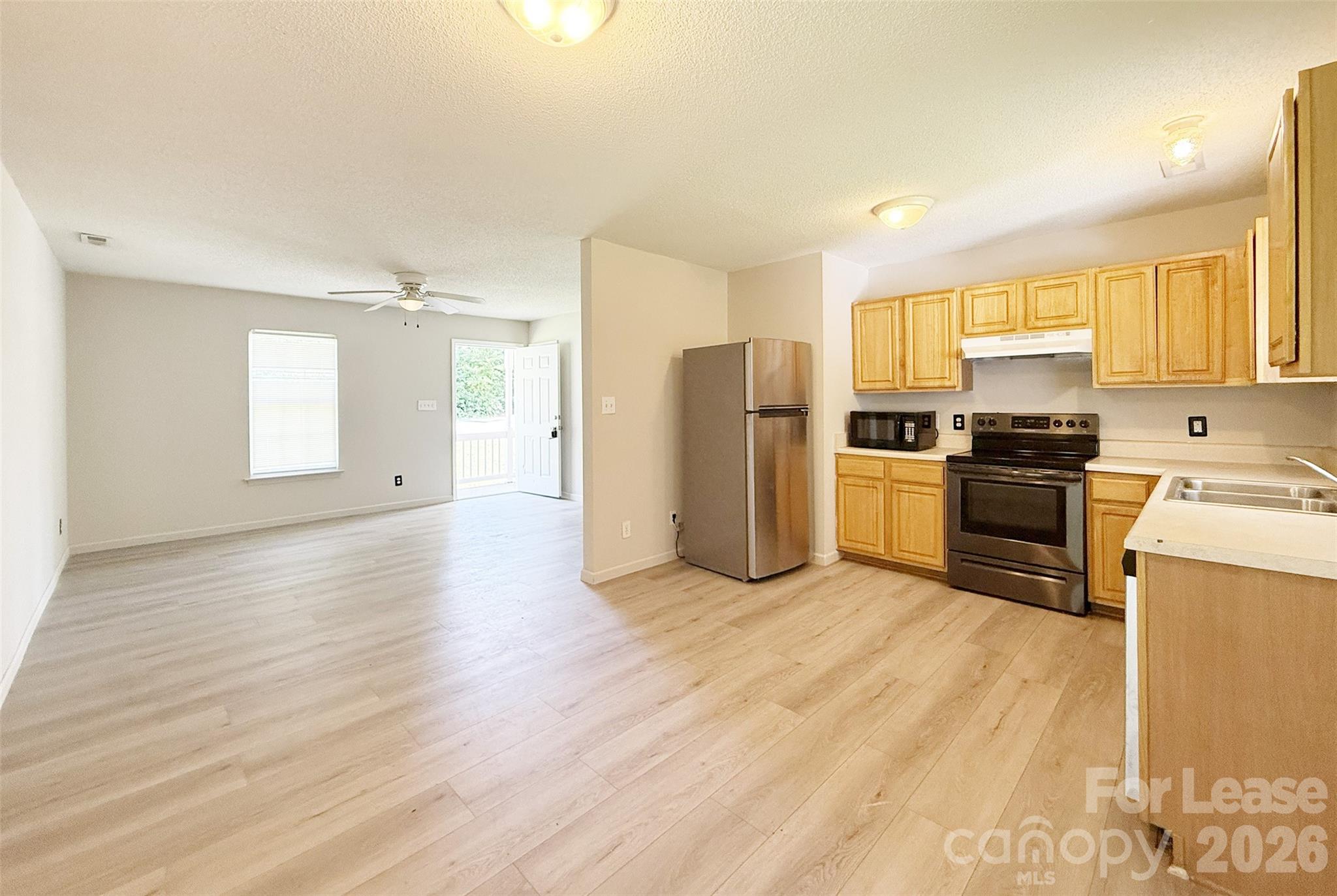 527 E Carpenter Street Property Photo 13