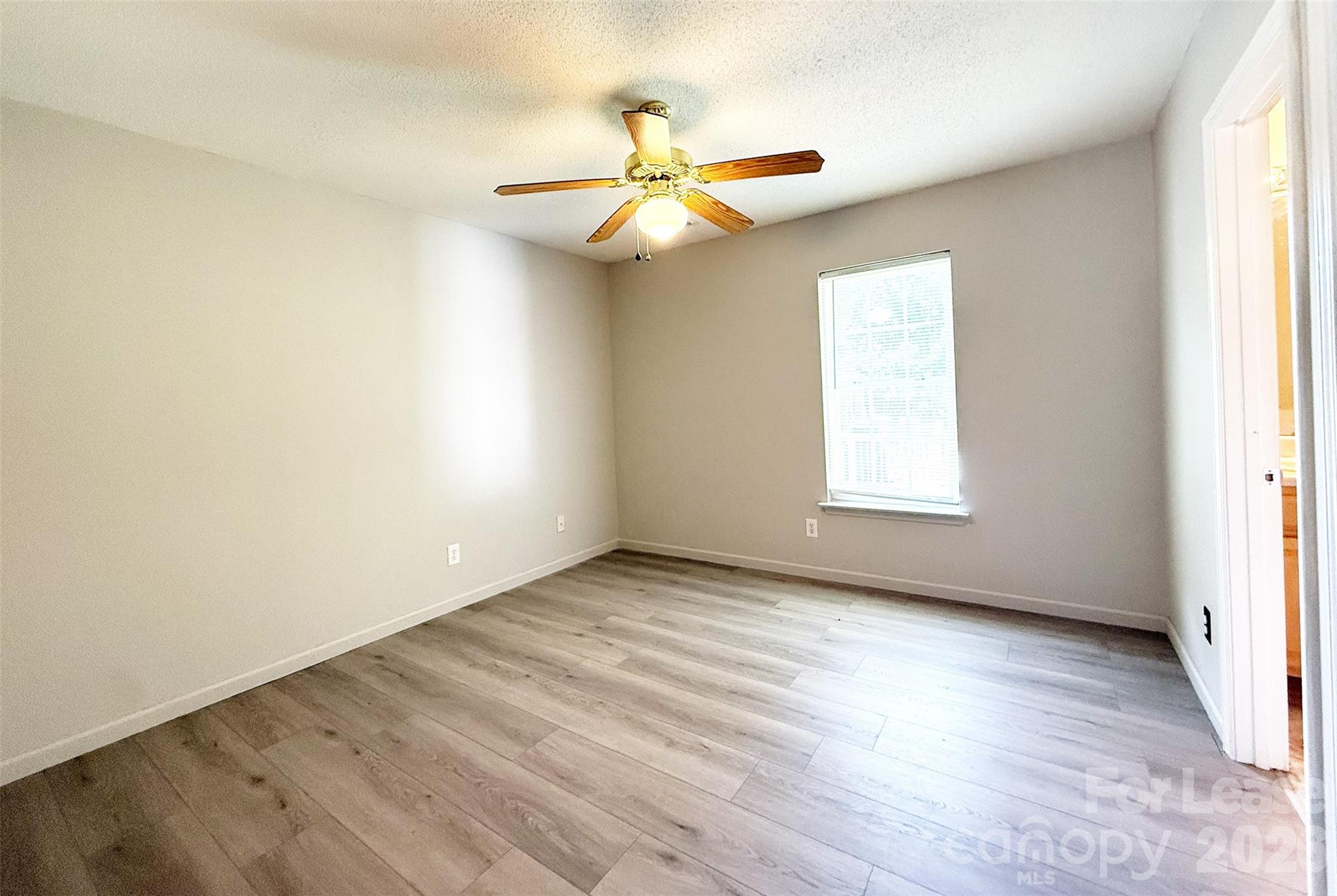 527 E Carpenter Street Property Photo 15