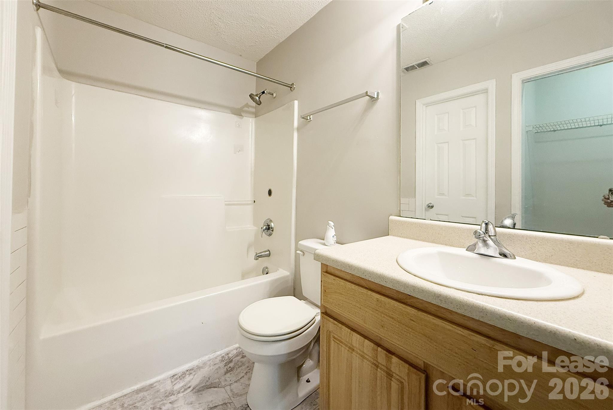 527 E Carpenter Street Property Photo 16