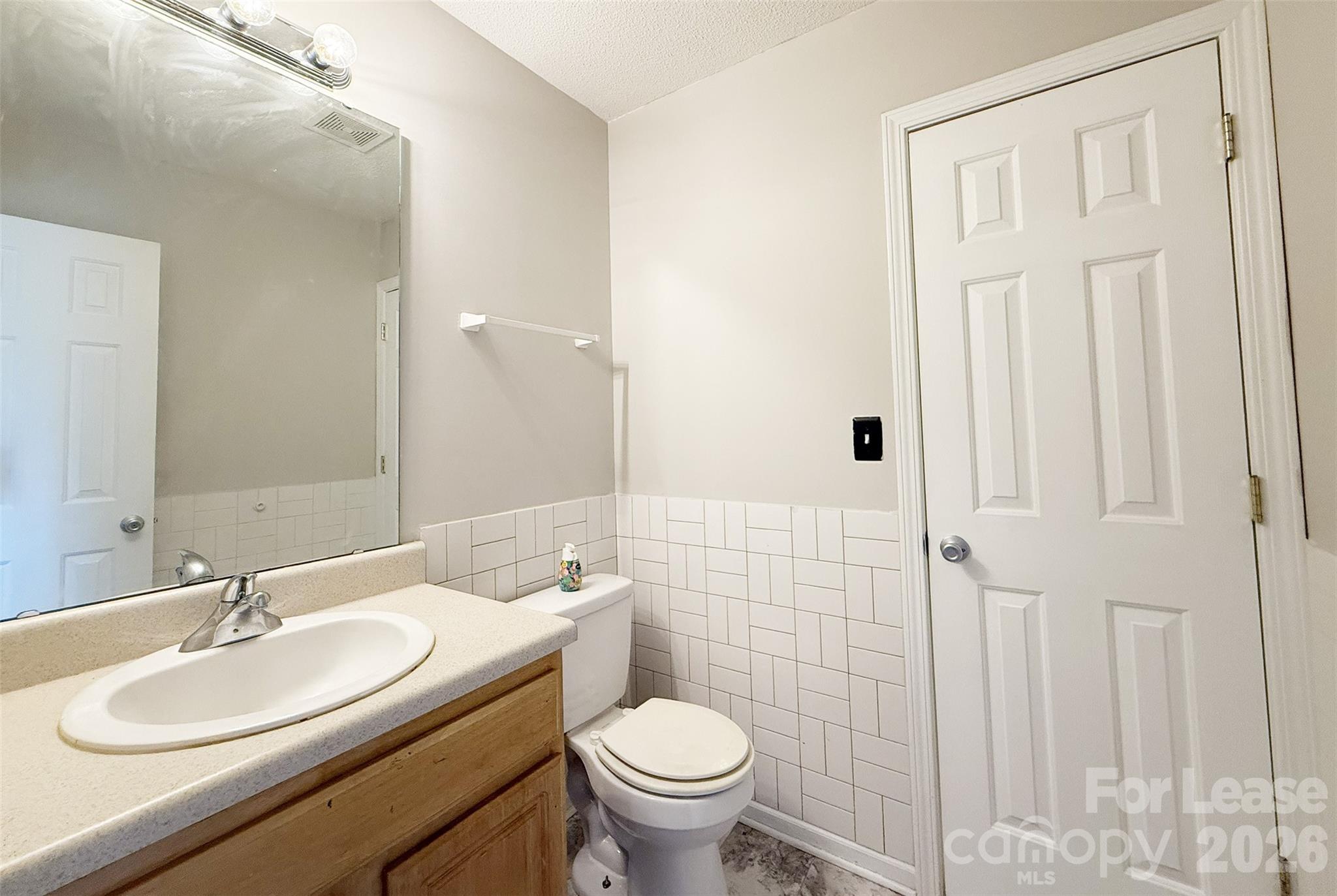 527 E Carpenter Street Property Photo 17