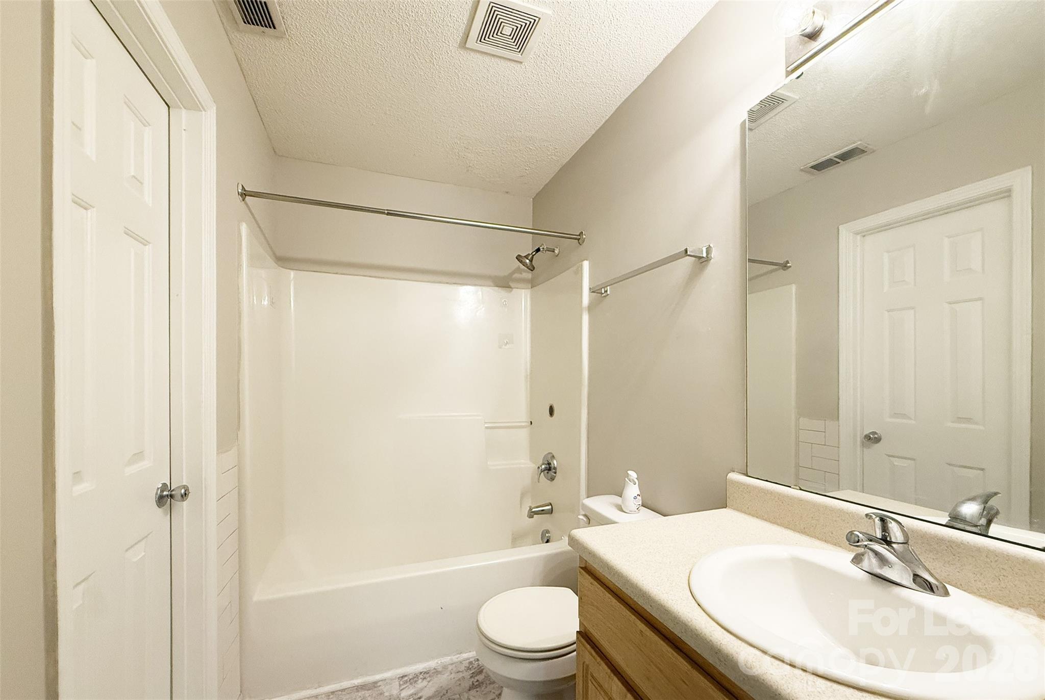 527 E Carpenter Street Property Photo 18