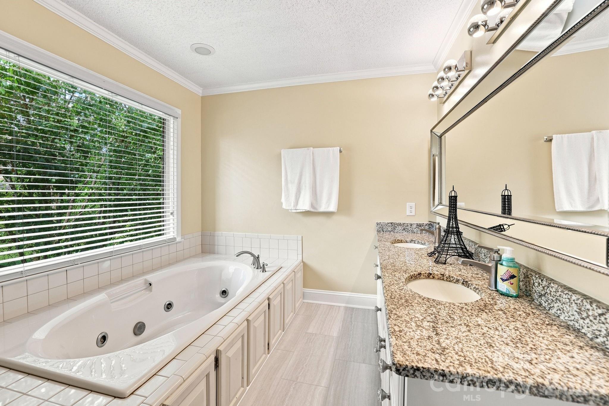 142 Cottontail Lane Property Photo 13