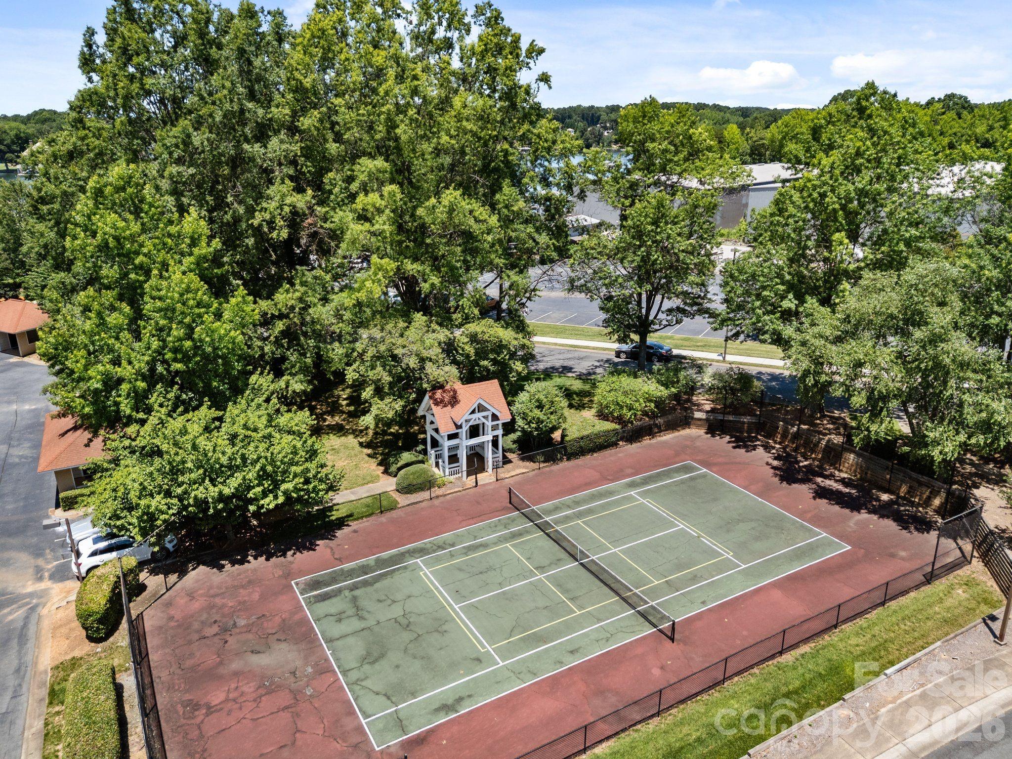17925 Kings Point Drive F Property Photo 35