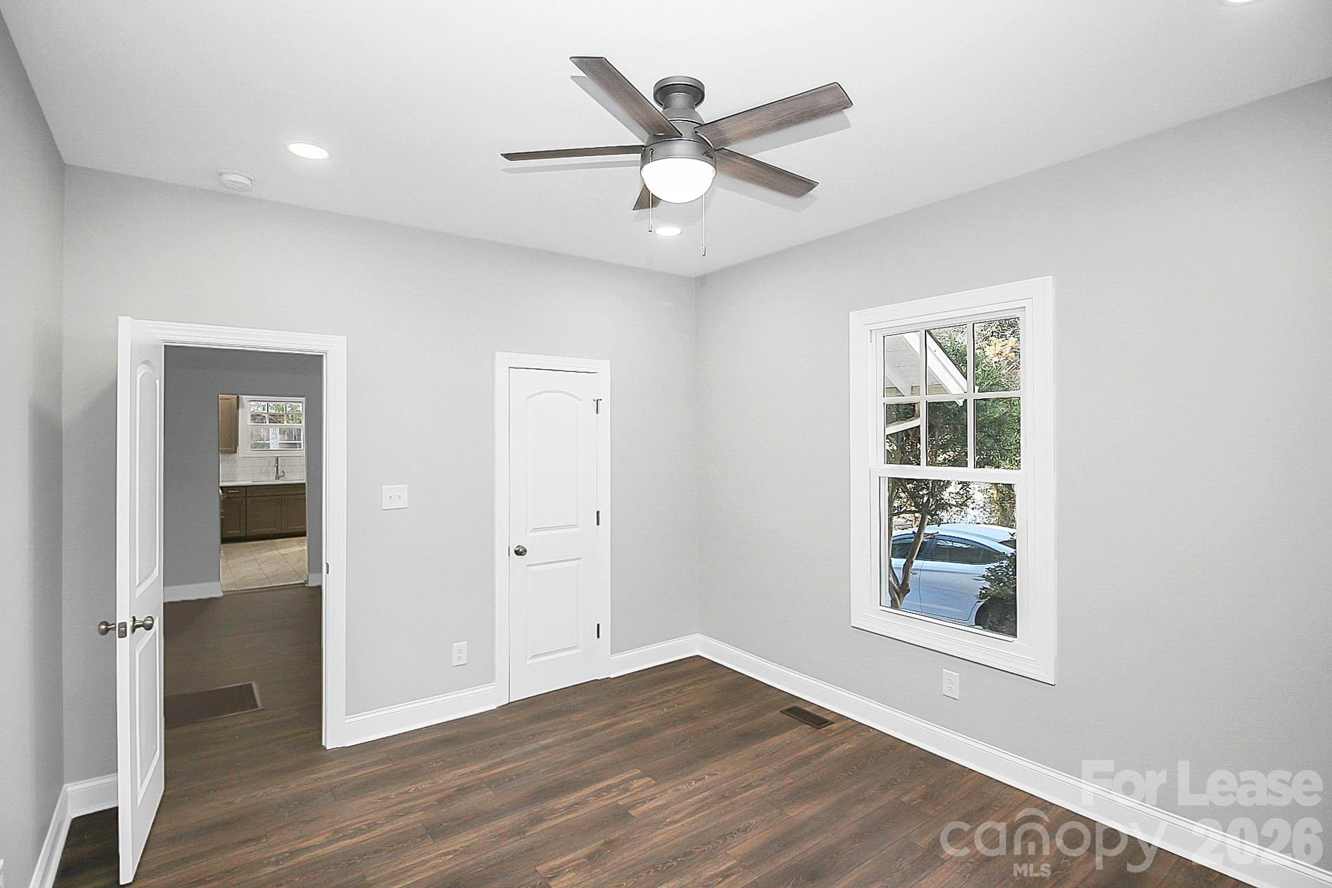 701 S York Street B Property Photo 3