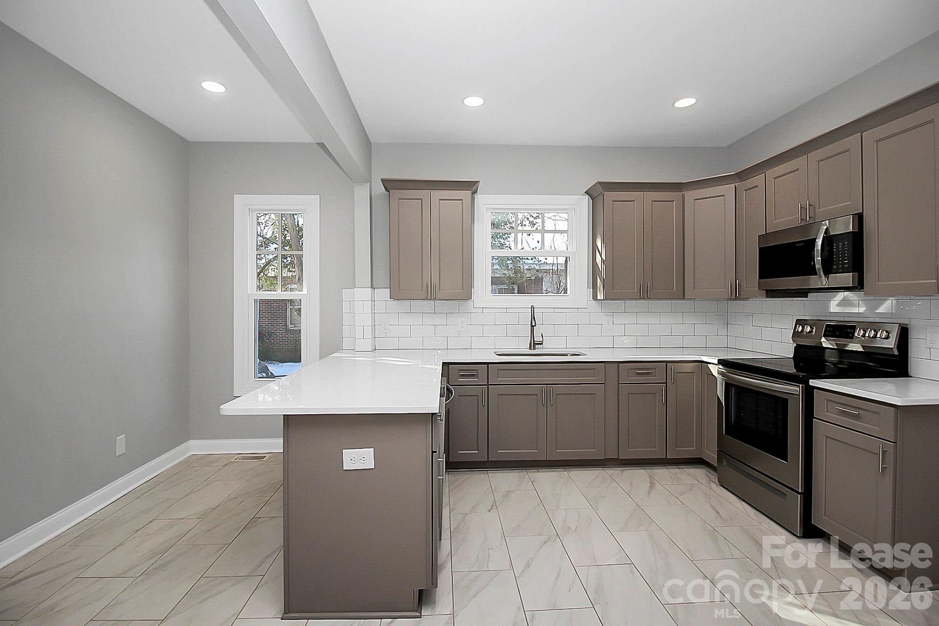 701 S York Street B Property Photo 7
