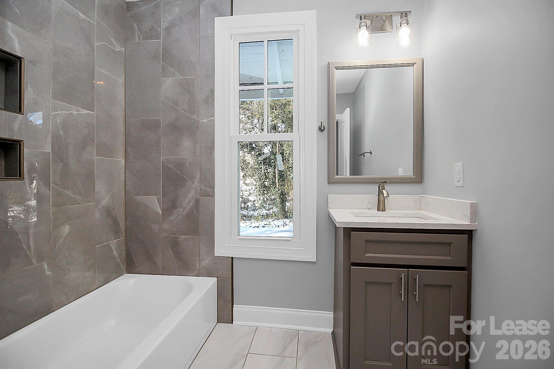 701 S York Street B Property Photo 8