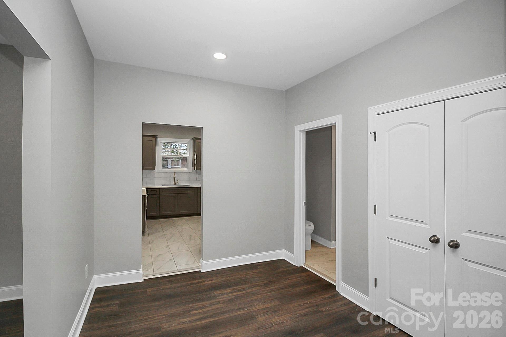 701 S York Street B Property Photo 10