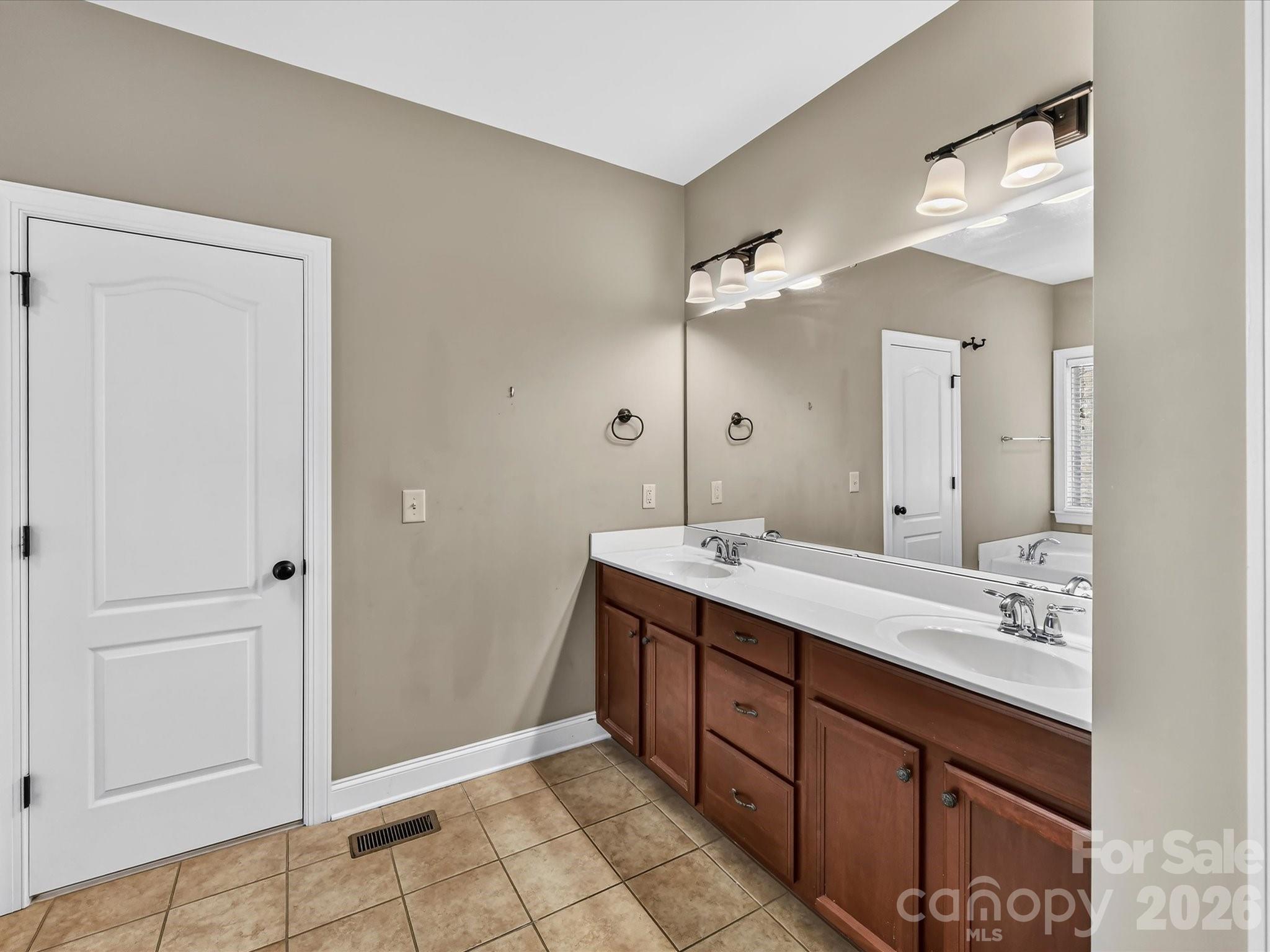 11203 Warfield Avenue Property Photo 19