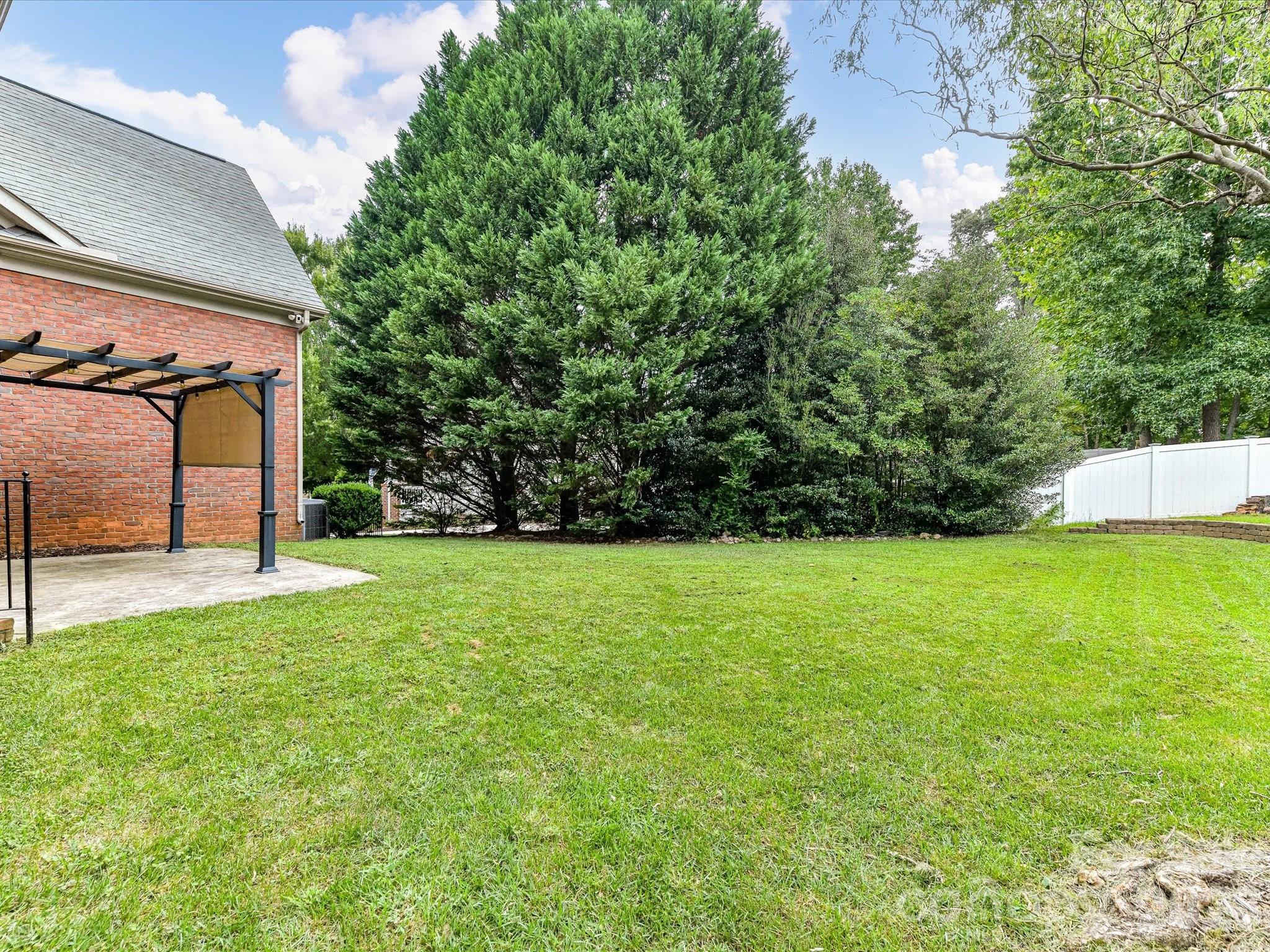 11203 Warfield Avenue Property Photo 37