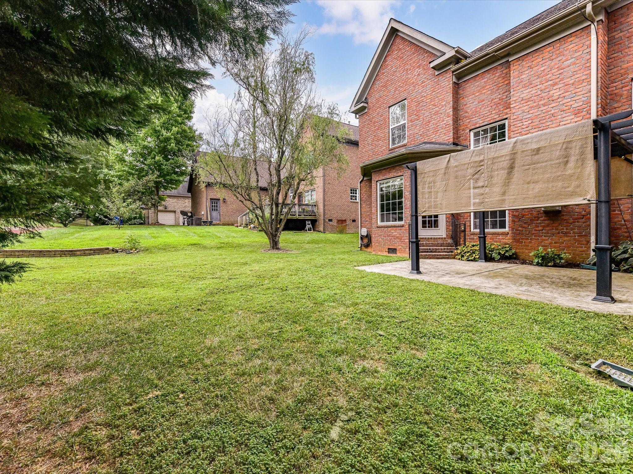 11203 Warfield Avenue Property Photo 39