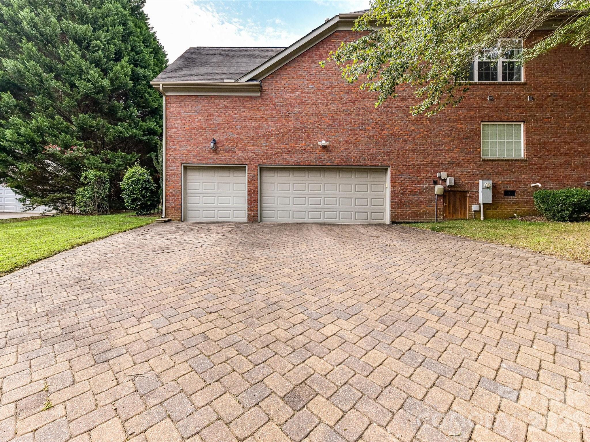 11203 Warfield Avenue Property Photo 40