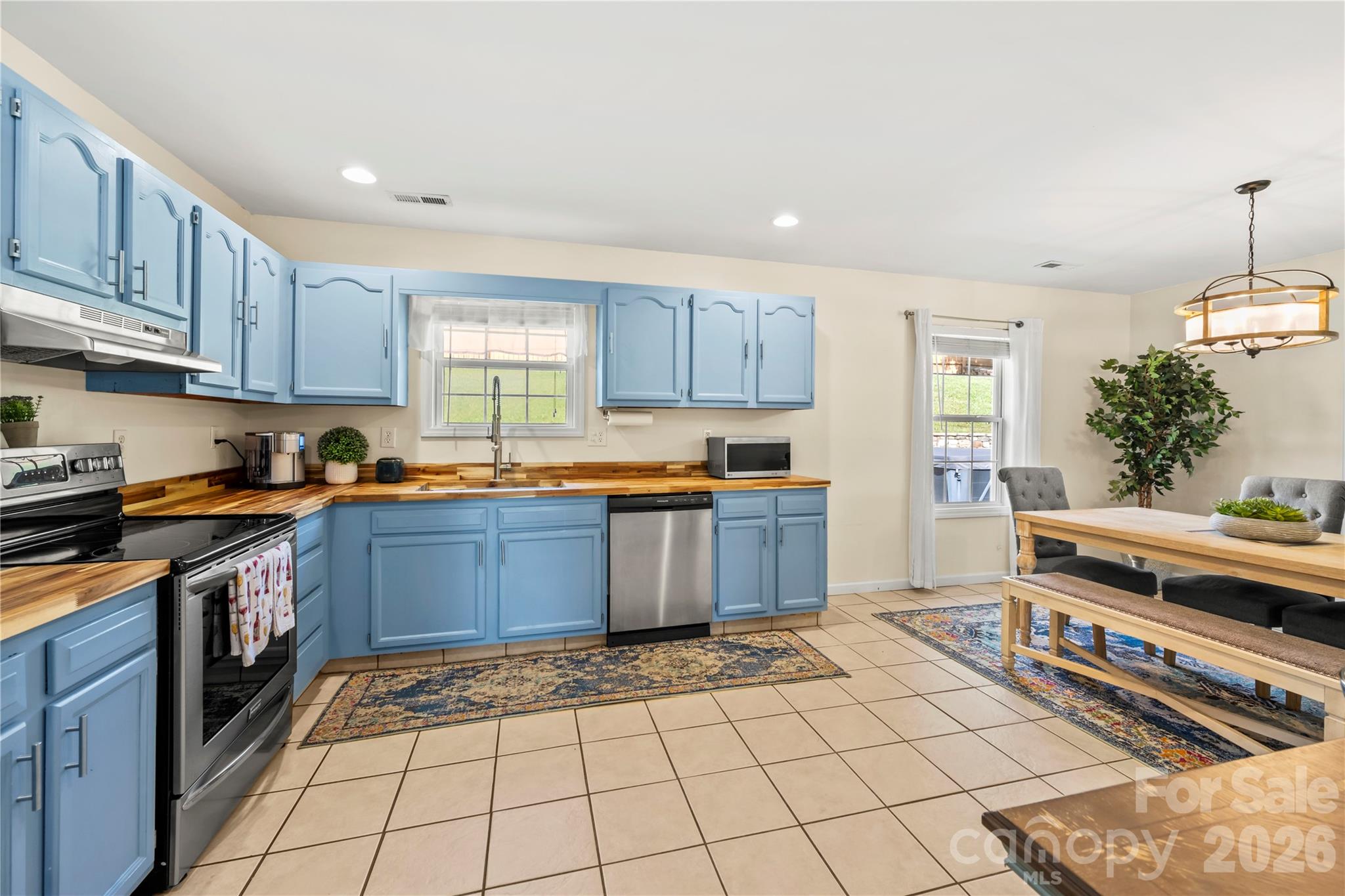 12 Sydney Lane Property Photo 11