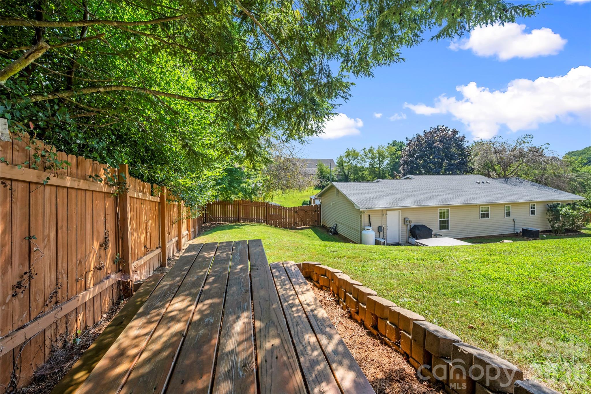 12 Sydney Lane Property Photo 28
