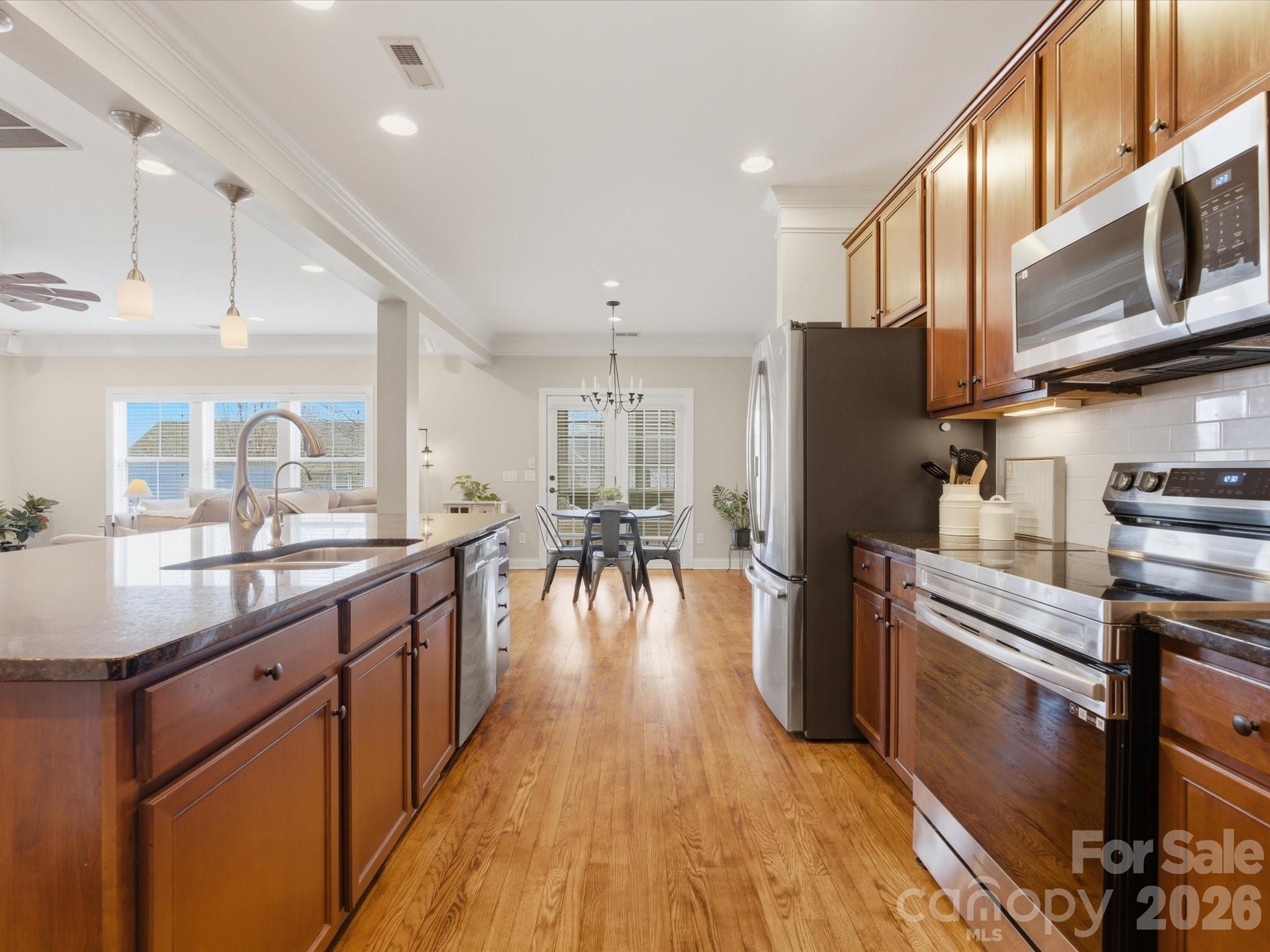 5105 Saint Clair Street Property Photo 8