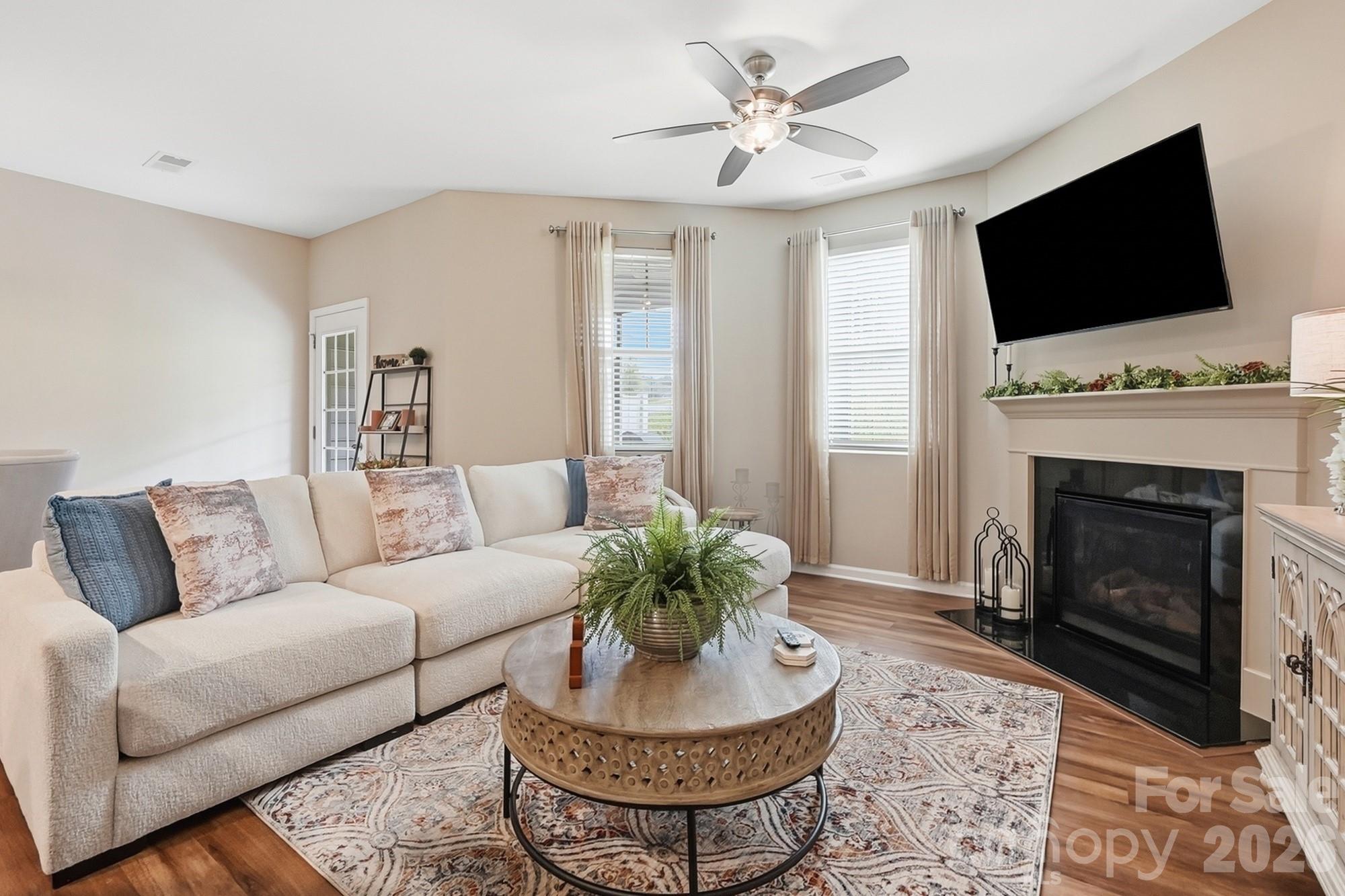 509 Common Raven Court Property Photo 6