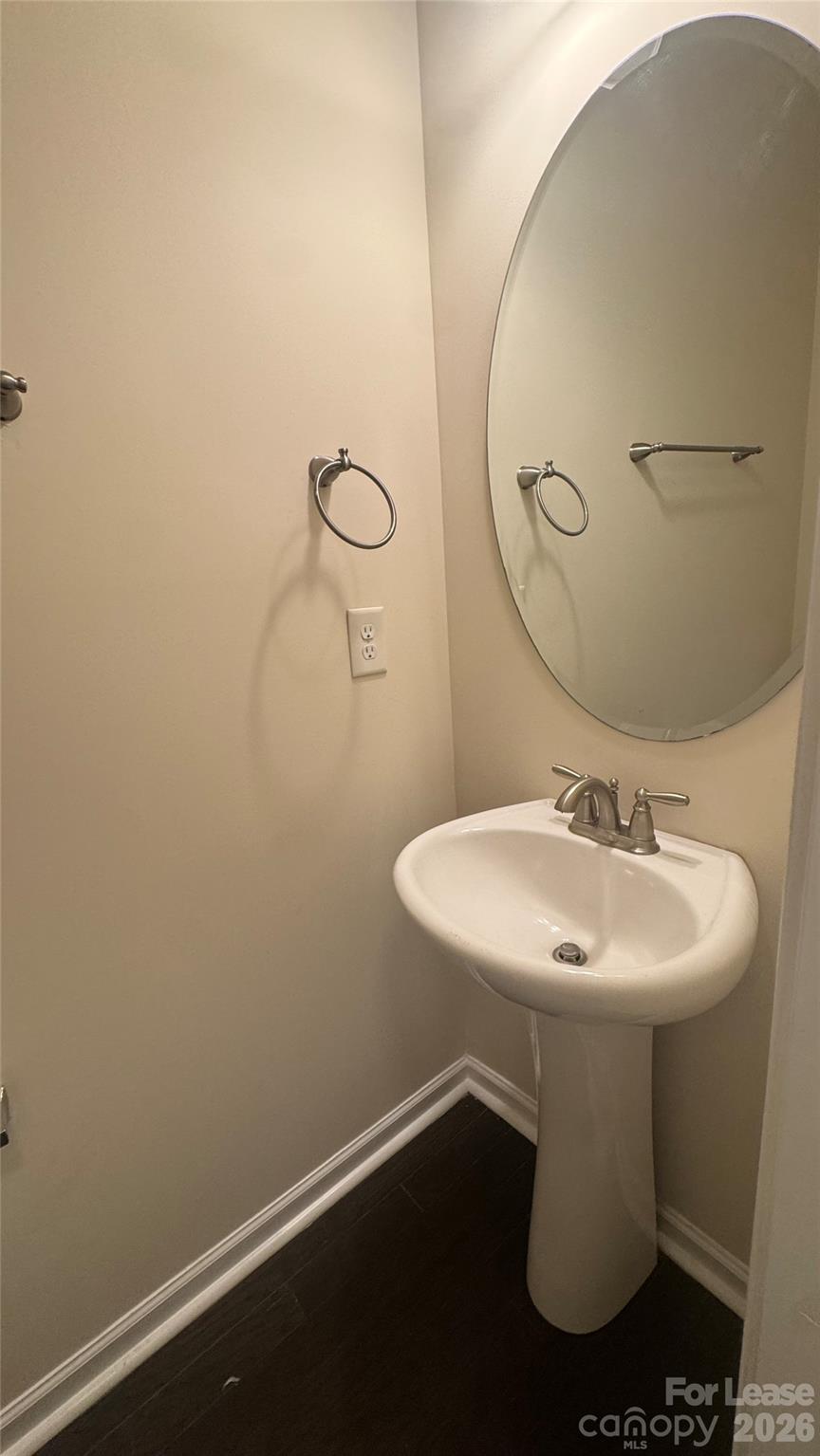 504 Twelve Oaks Lane Property Photo 8