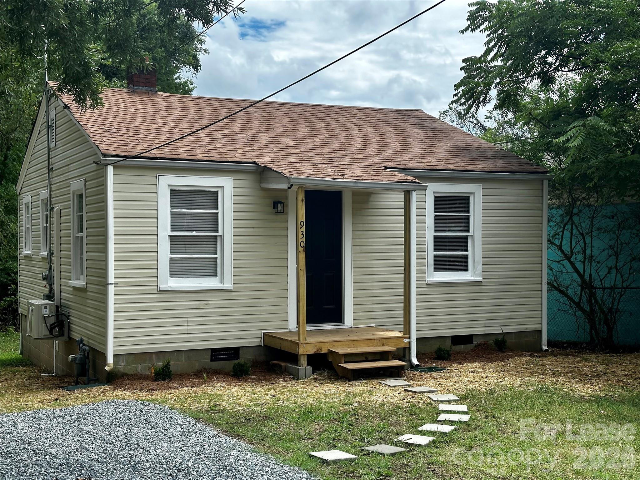 930 Dixie Street Property Photo 2