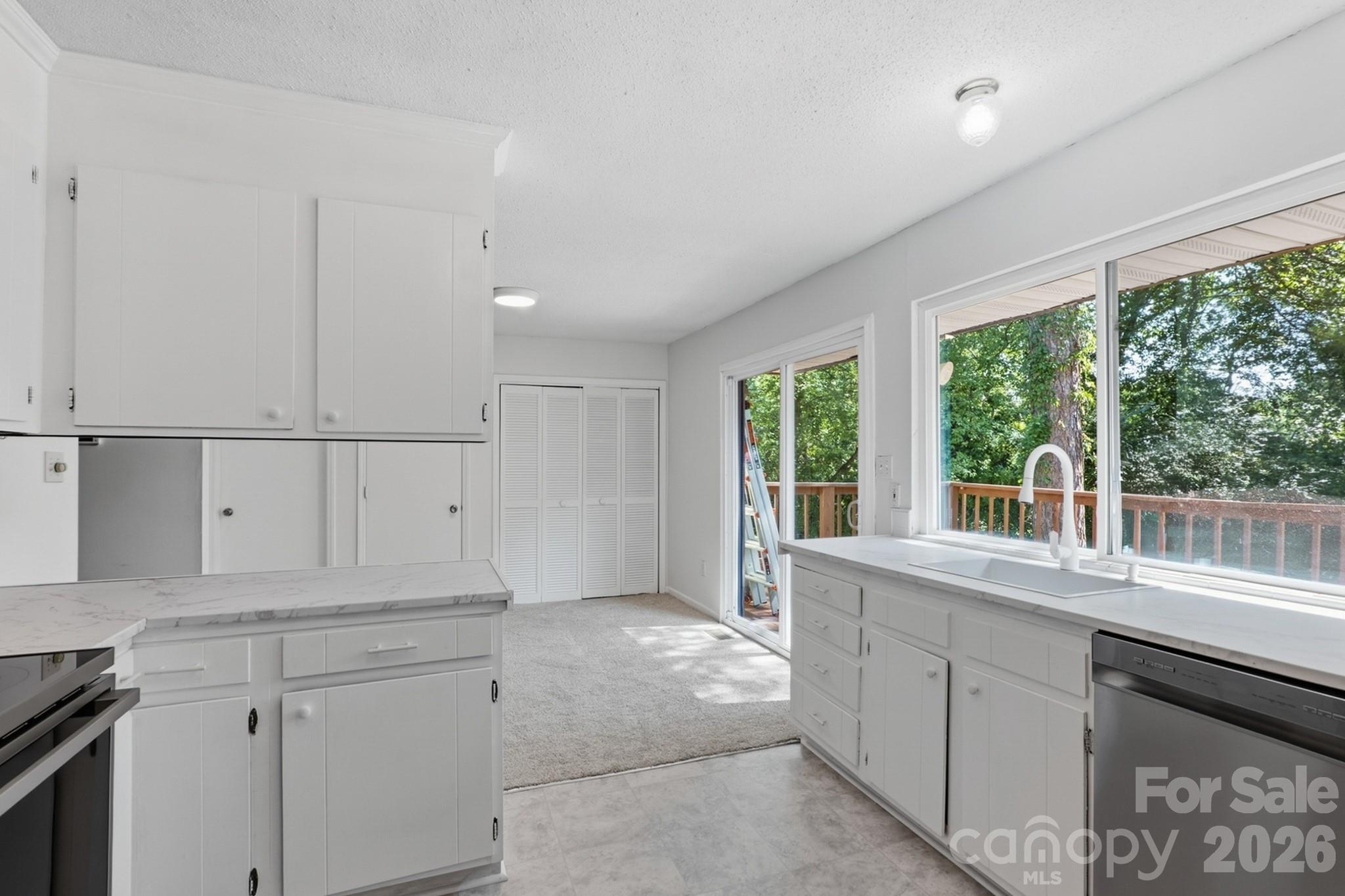 5300 Rolling Oak Lane Property Photo 7