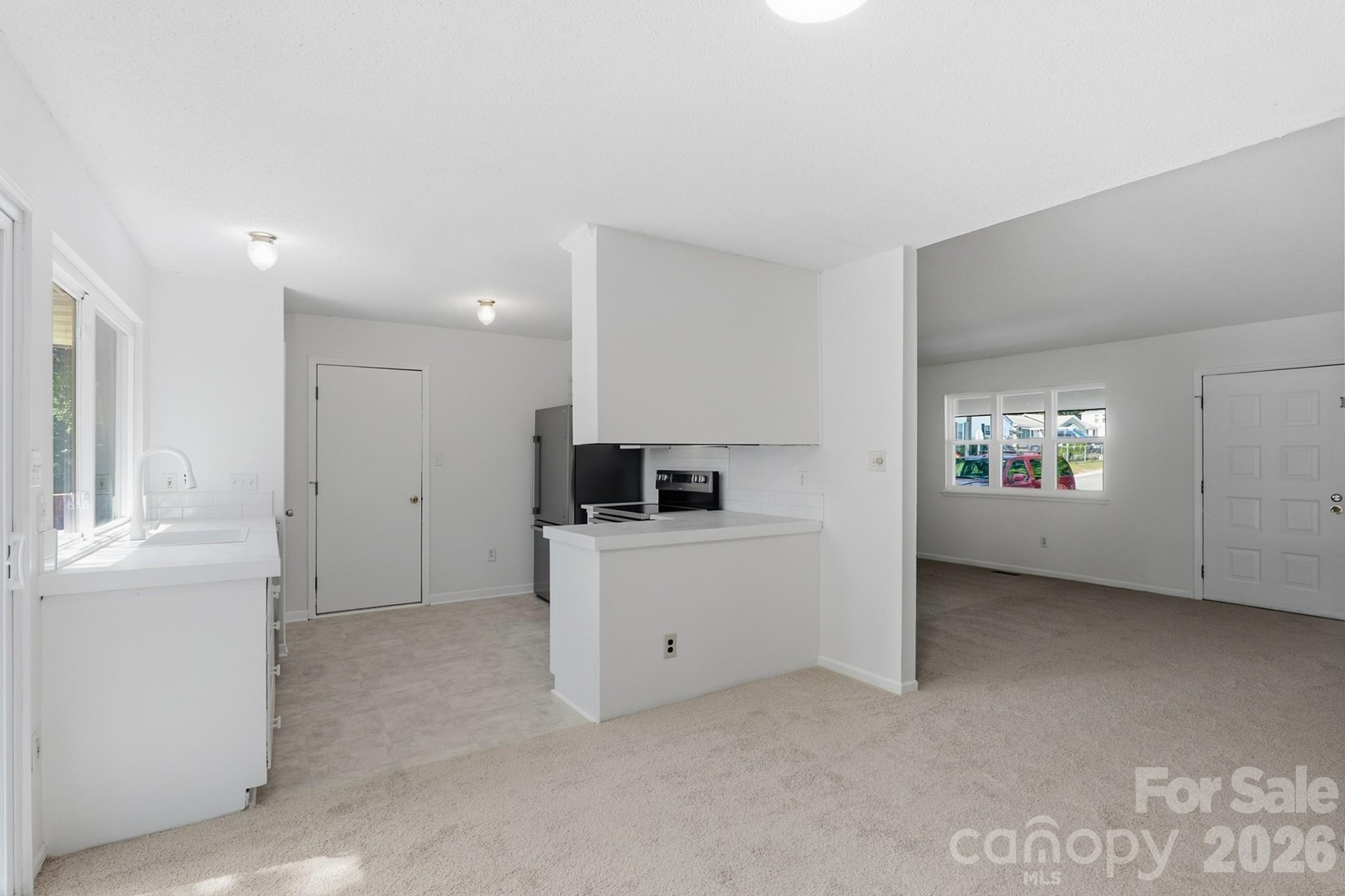 5300 Rolling Oak Lane Property Photo 8
