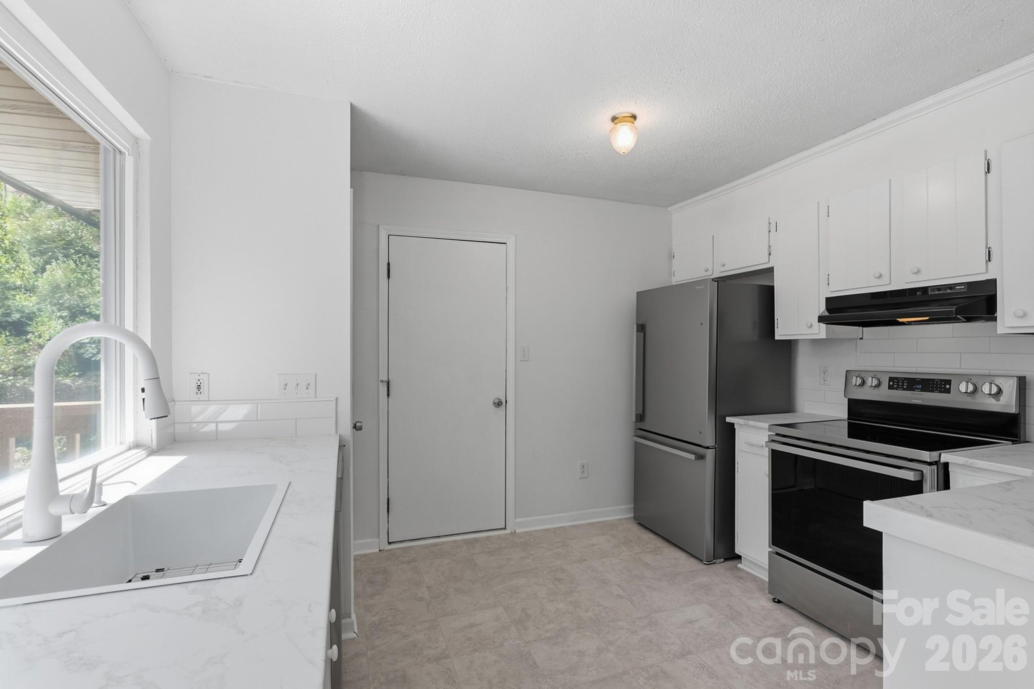 5300 Rolling Oak Lane Property Photo 12